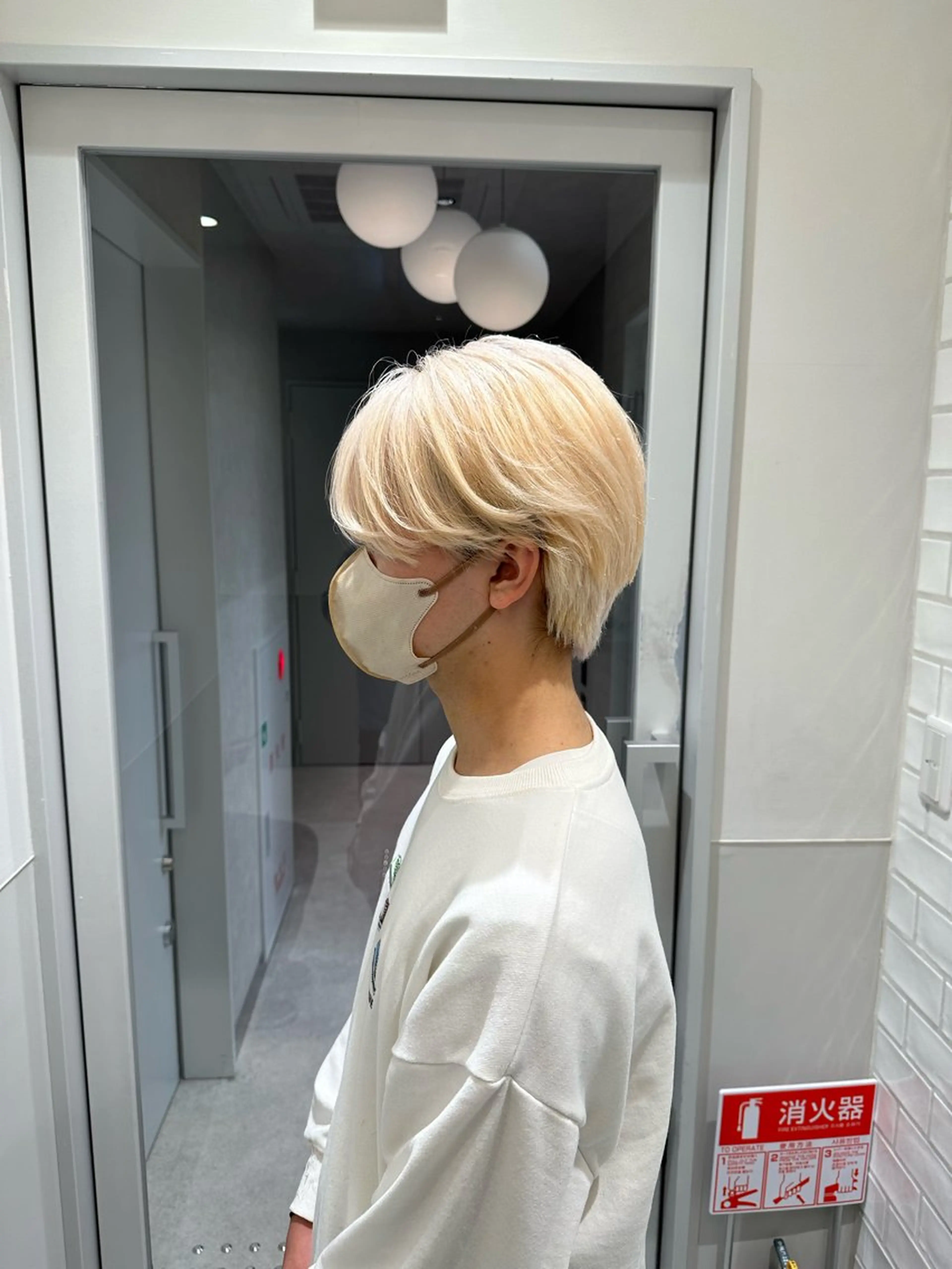 ショート カラー メンズ ブロンド ホワイトブロンド ヘアカラー トリートメント 鈴木/ミルクティー/ ブリーチ/ボブ/のヘアスタイル