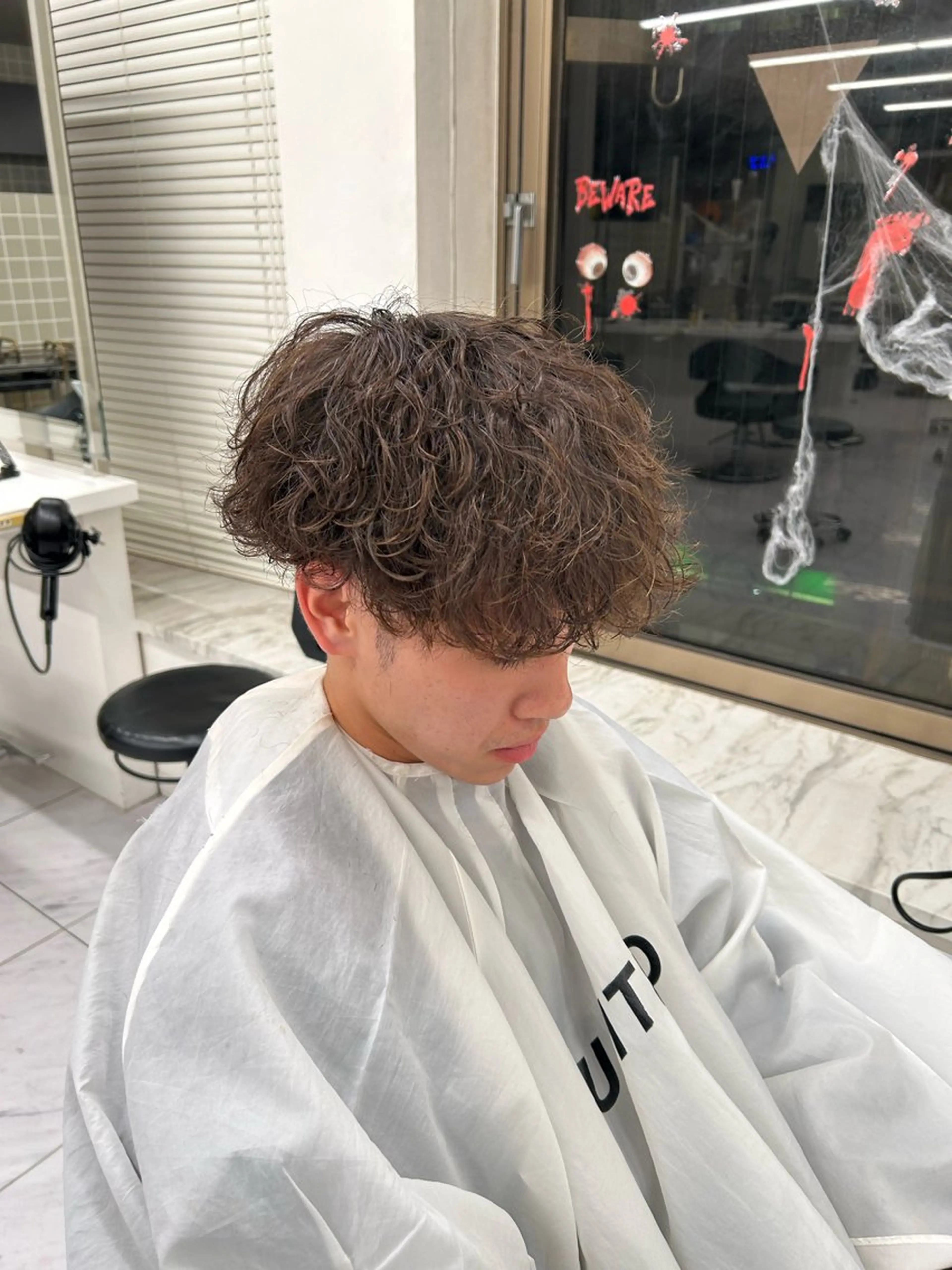 ショート カラー パーマ ヘアアレンジ メンズ メンズパーマ 波巻きパーマ カット パーマ トリートメント ヘッドスパ ヘアセット 💎韓国/ レイヤー カット/ 暖色🫧のヘアスタイル