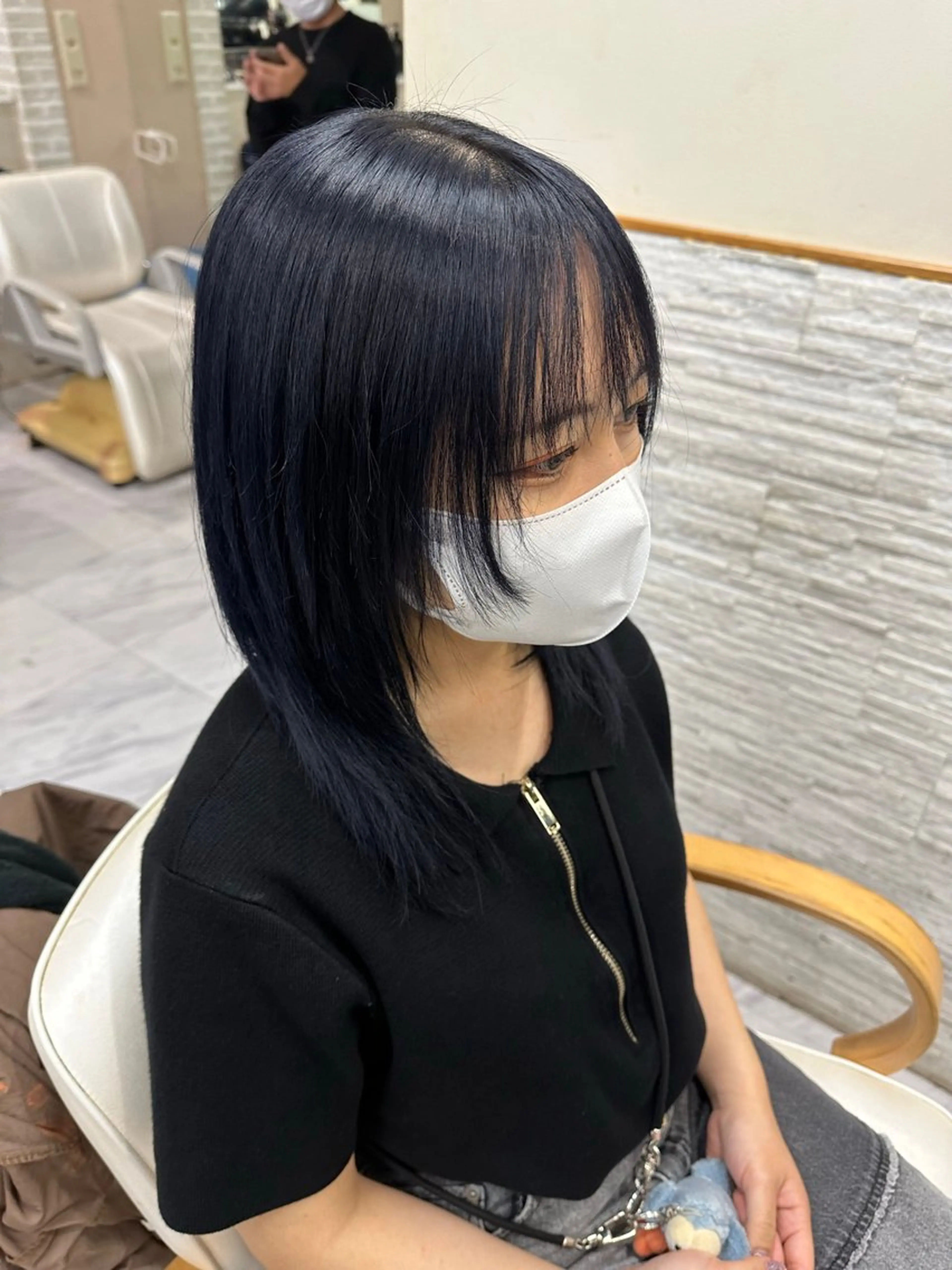 セミロング カラー ヘアアレンジ 黒髪 ブリーチ ブルーカラー ブルーブラック デザインカラー カット ヘアカラー トリートメント 目黒 碧人のヘアスタイル