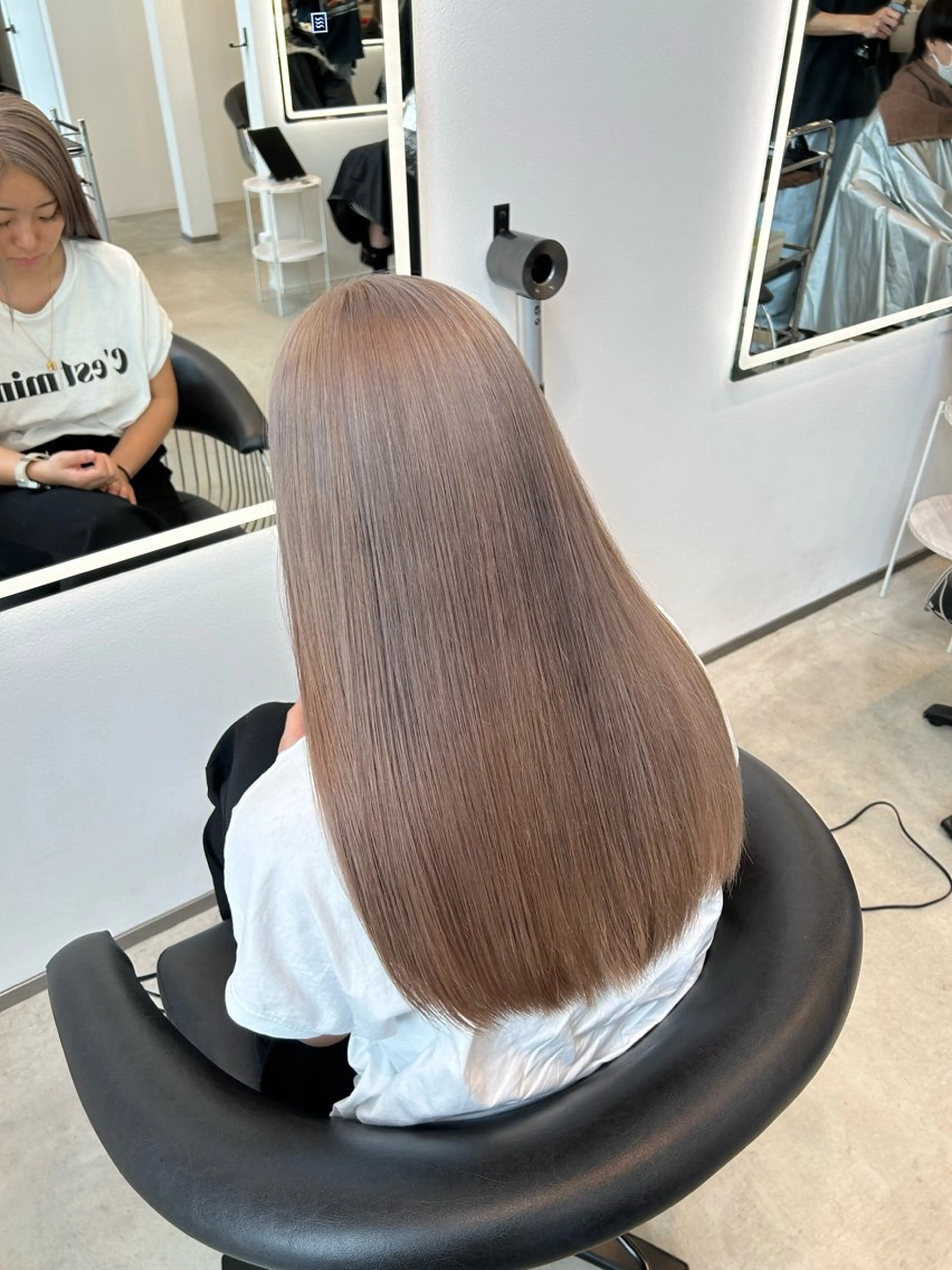 ロング カラー グレージュ QUON.伊勢崎店所属・ブリーチ＆ハイトーン 歌 心のヘアスタイル