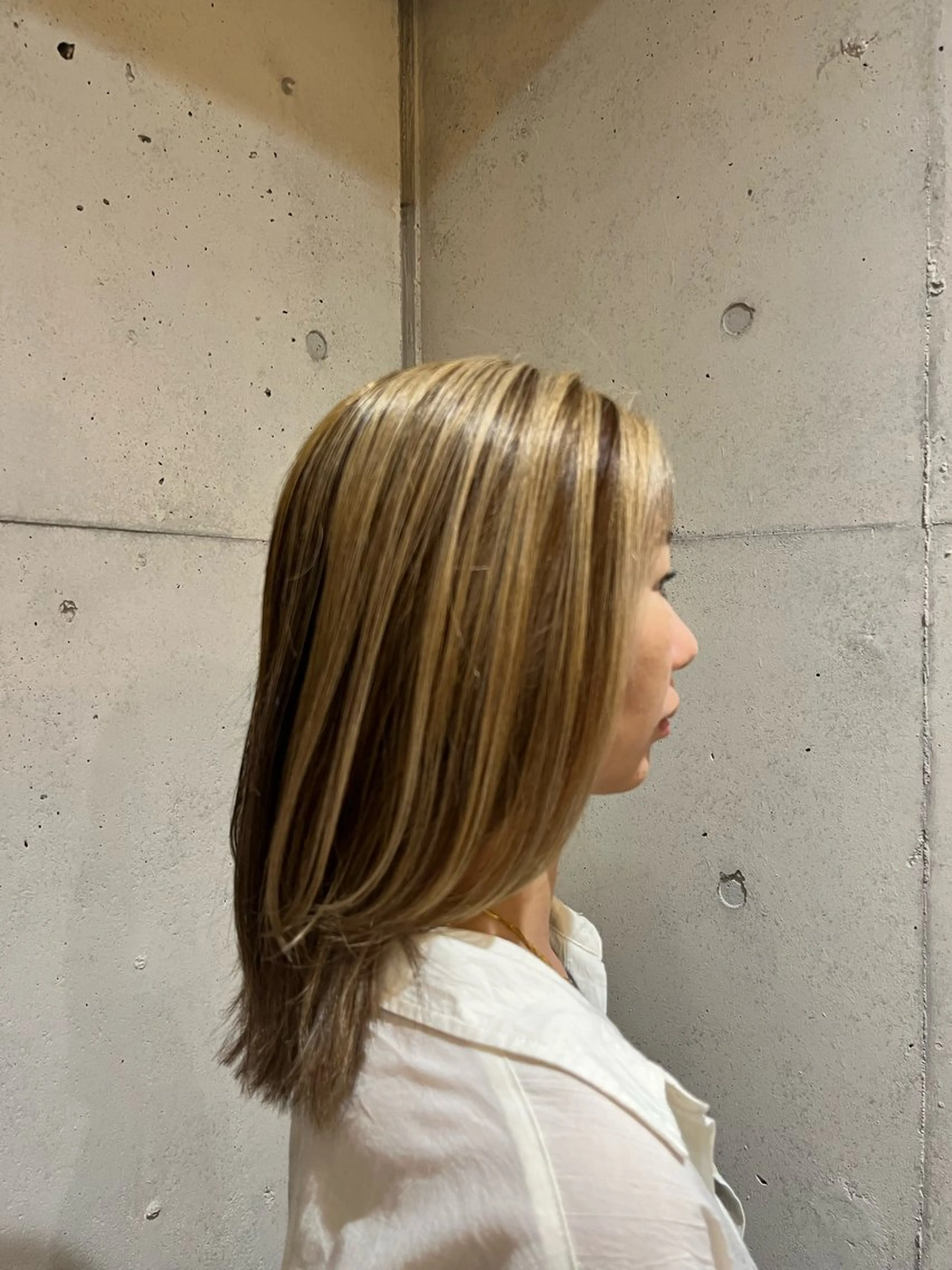 ミディアム カラー ハイライトカラー ハイライト 🦖Maho🦖 ブリーチカラーのヘアスタイル