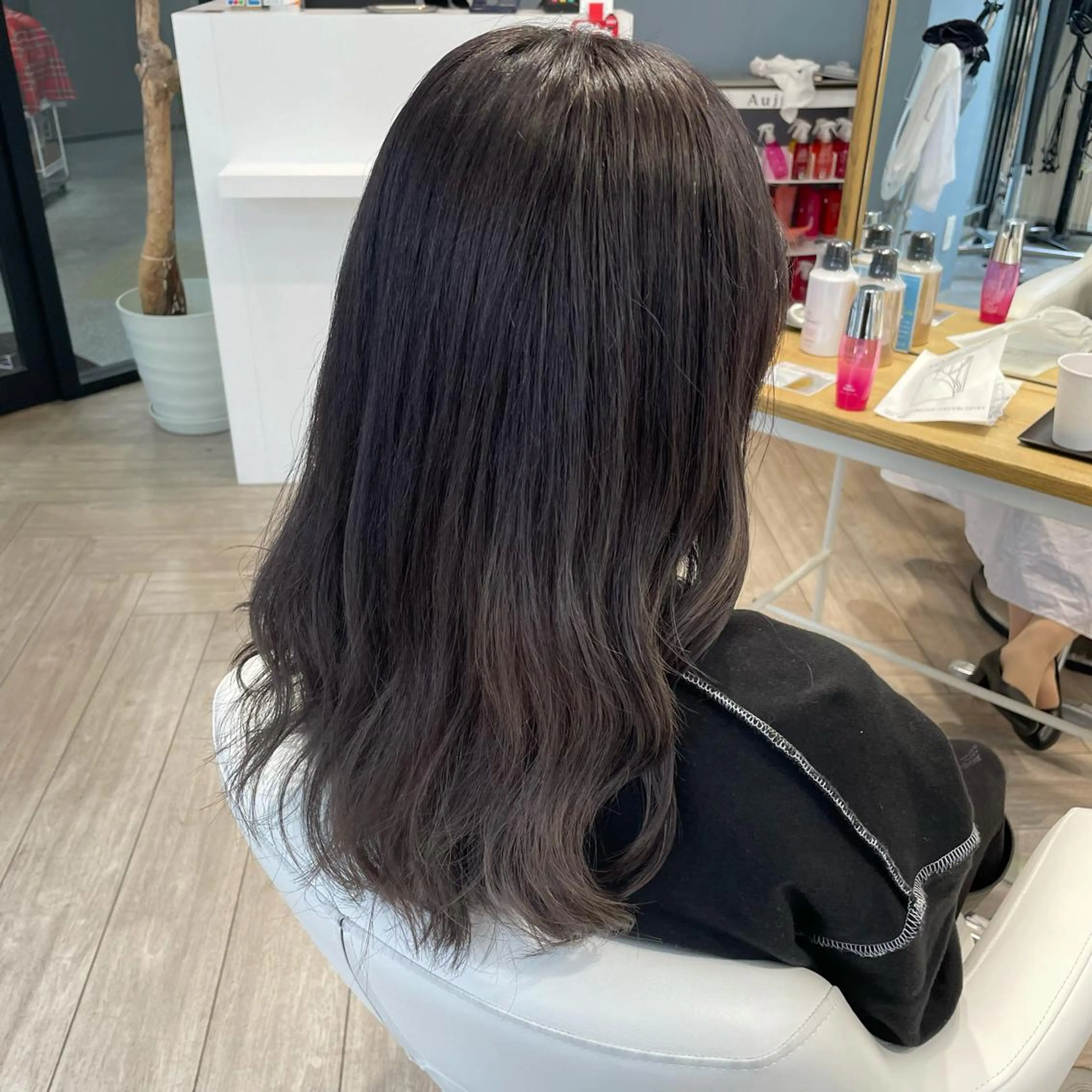 ロング カット ヘアカラー トリートメント 亀山 由里菜のヘアスタイル