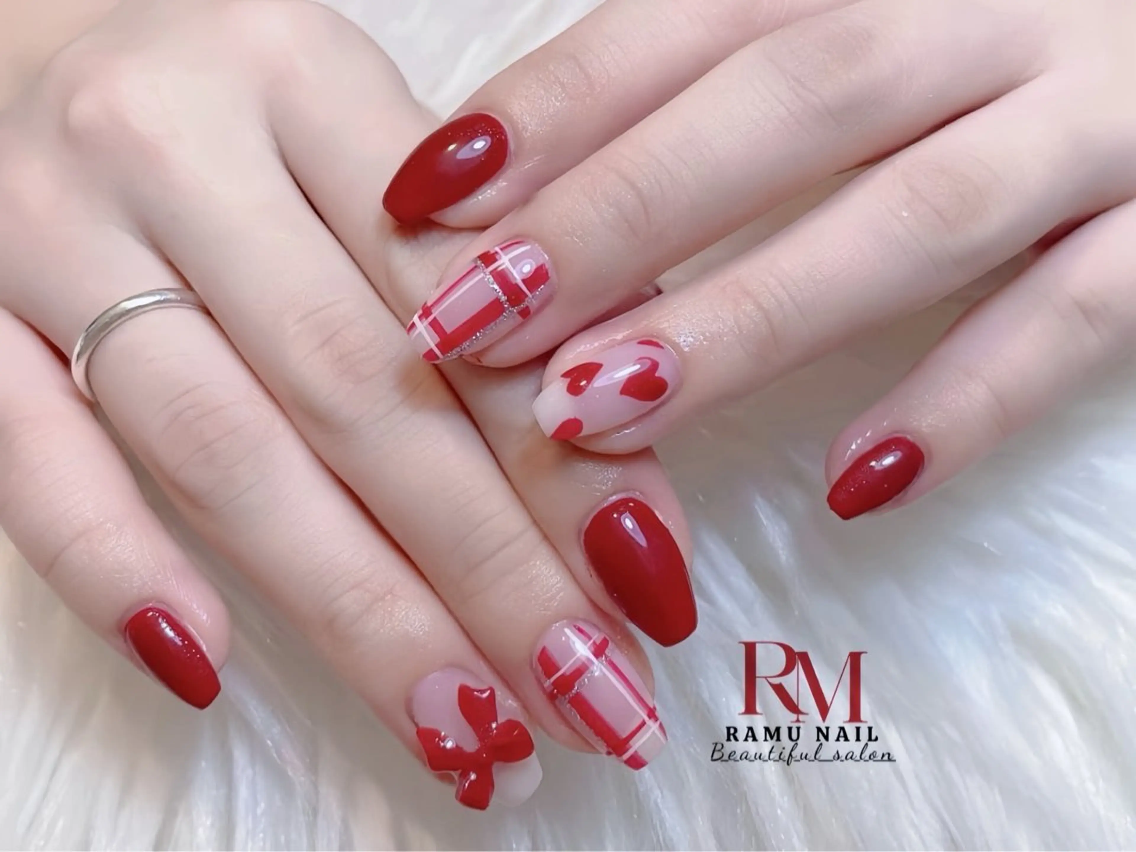 ネイル キラキラネイル マグネットネイル ミラーネイル ピンク ワンホンネイル ハンドネイル RAMU_Nail 池袋店のネイルデザイン