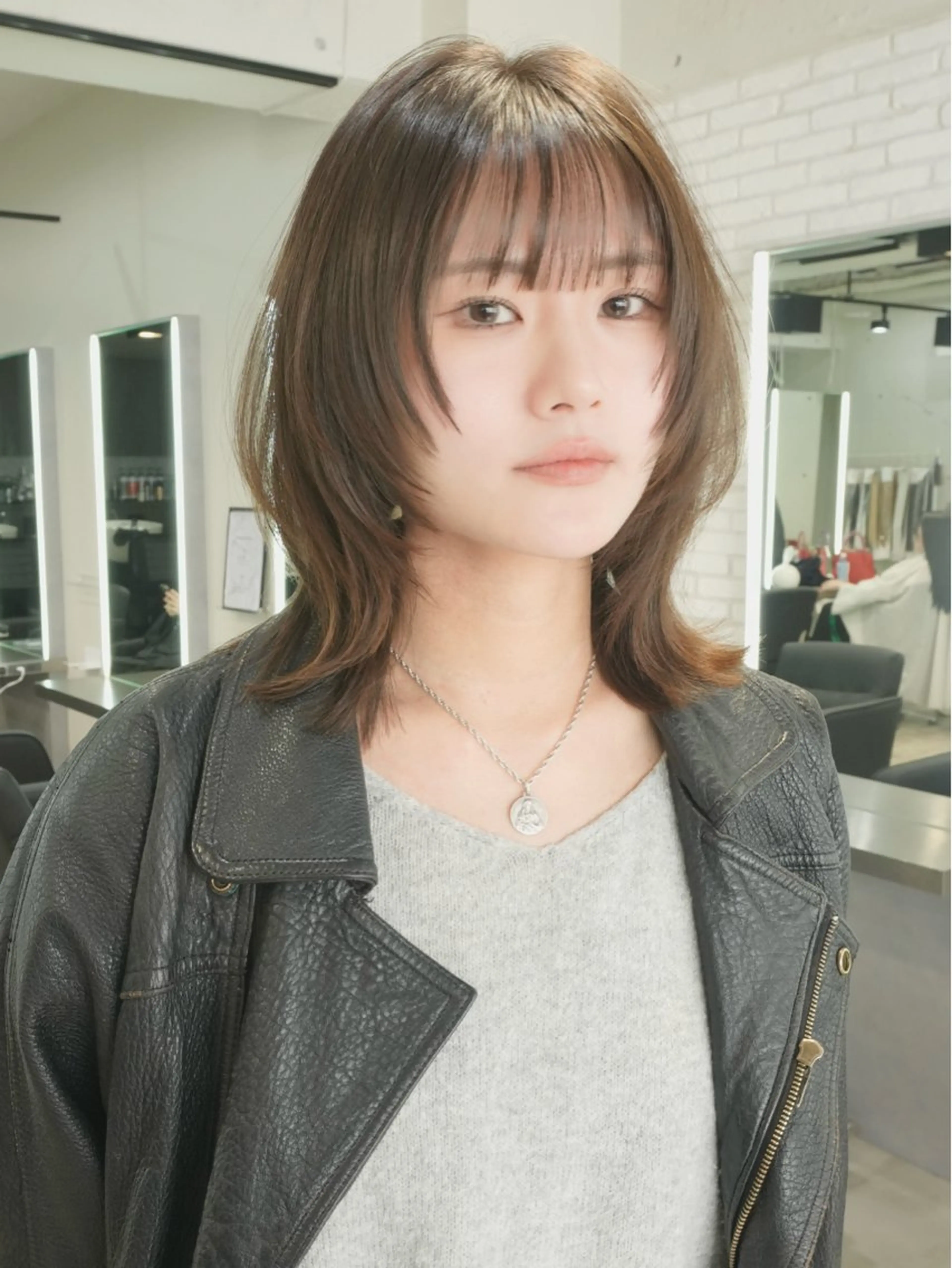 ミディアム カラー ミディアムレイヤー レイヤーカット カット ヘアカラー Airi 韓国y2k ボブパーマのヘアスタイル