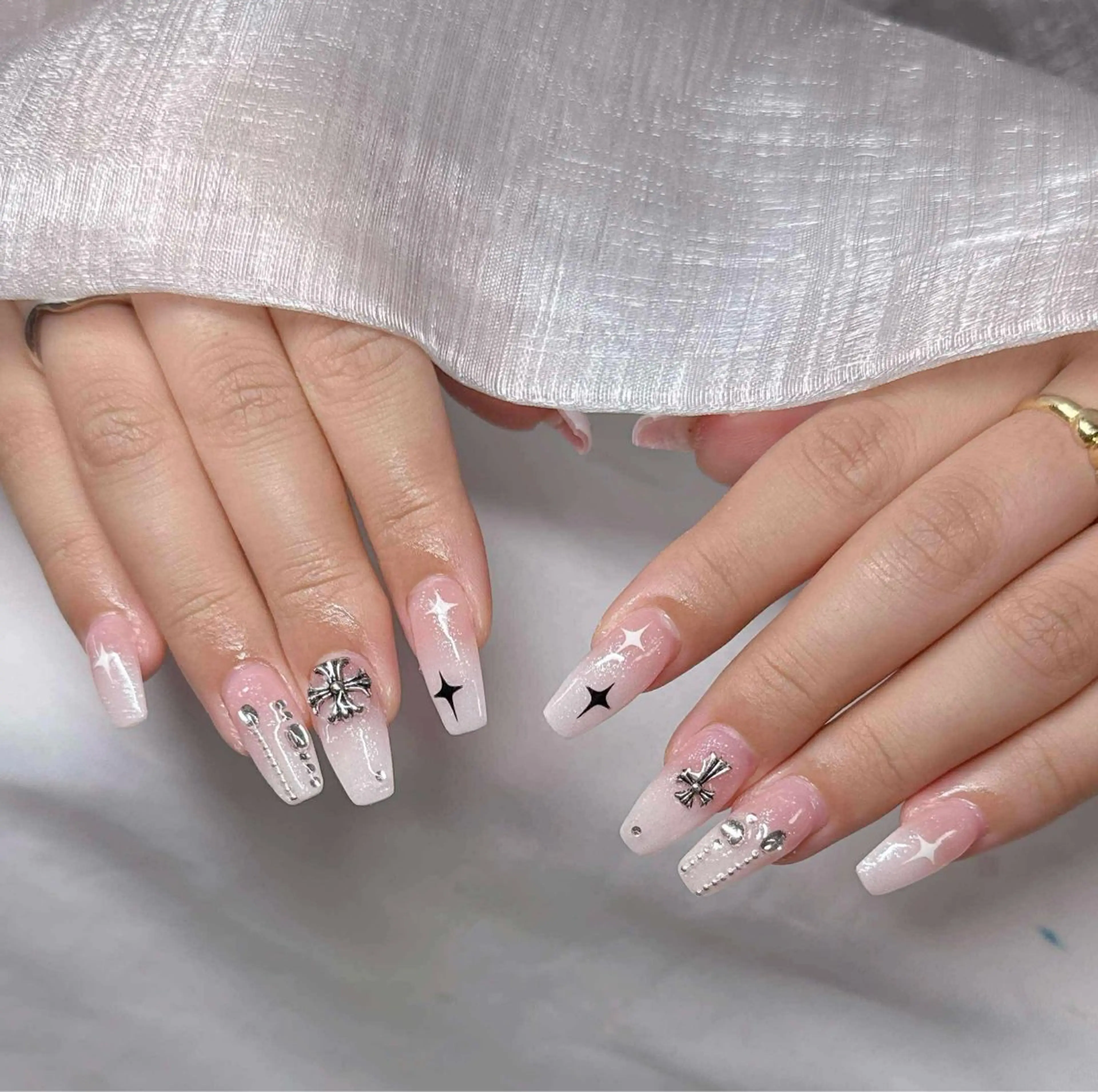 ネイル ハンドネイル Lee Nailsのネイルデザイン
