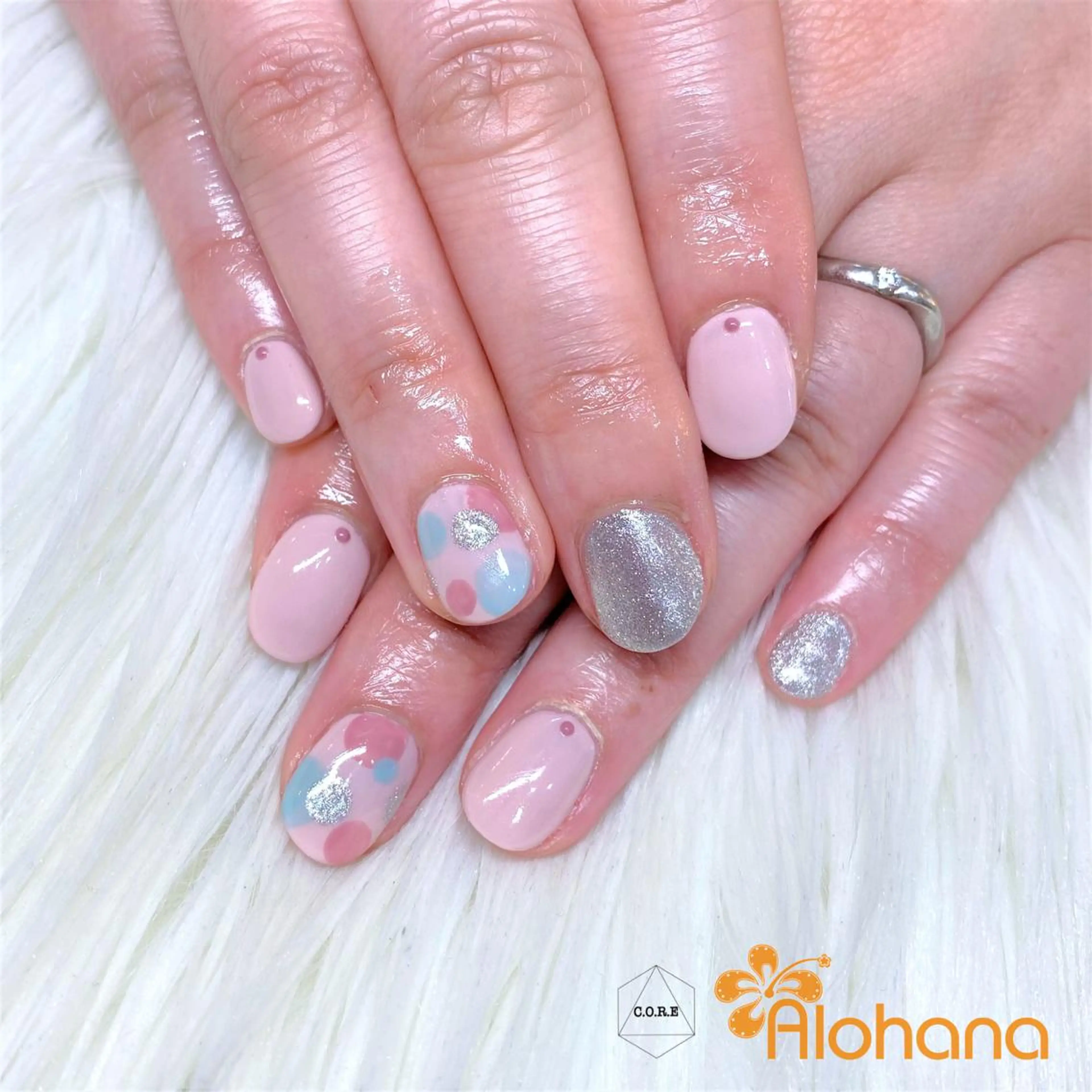 ネイル ドット ラメ(グリッター) ラメグラデーション Alohana所属・Alohana Minaのネイルデザイン