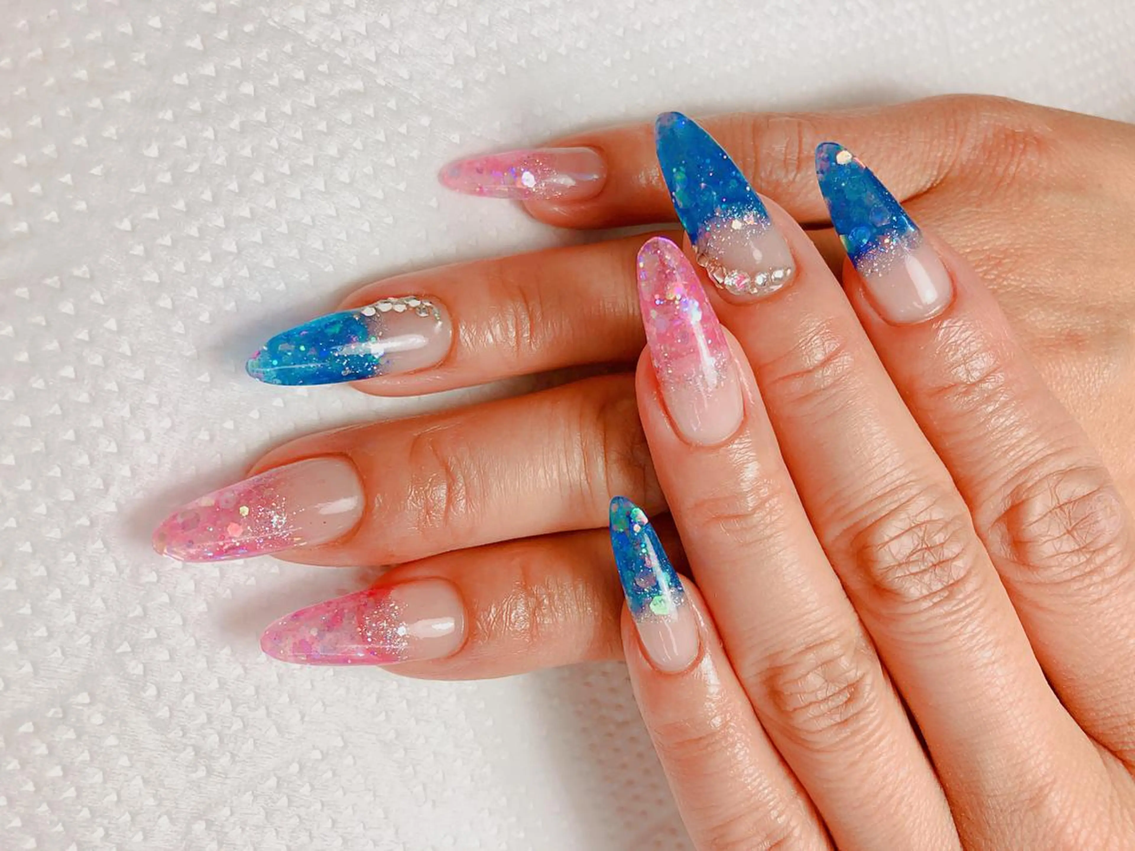 ネイル ラメ(グリッター) ラメグラデーション スカルプネイル ストーンネイル 石原 夕華のネイルデザイン