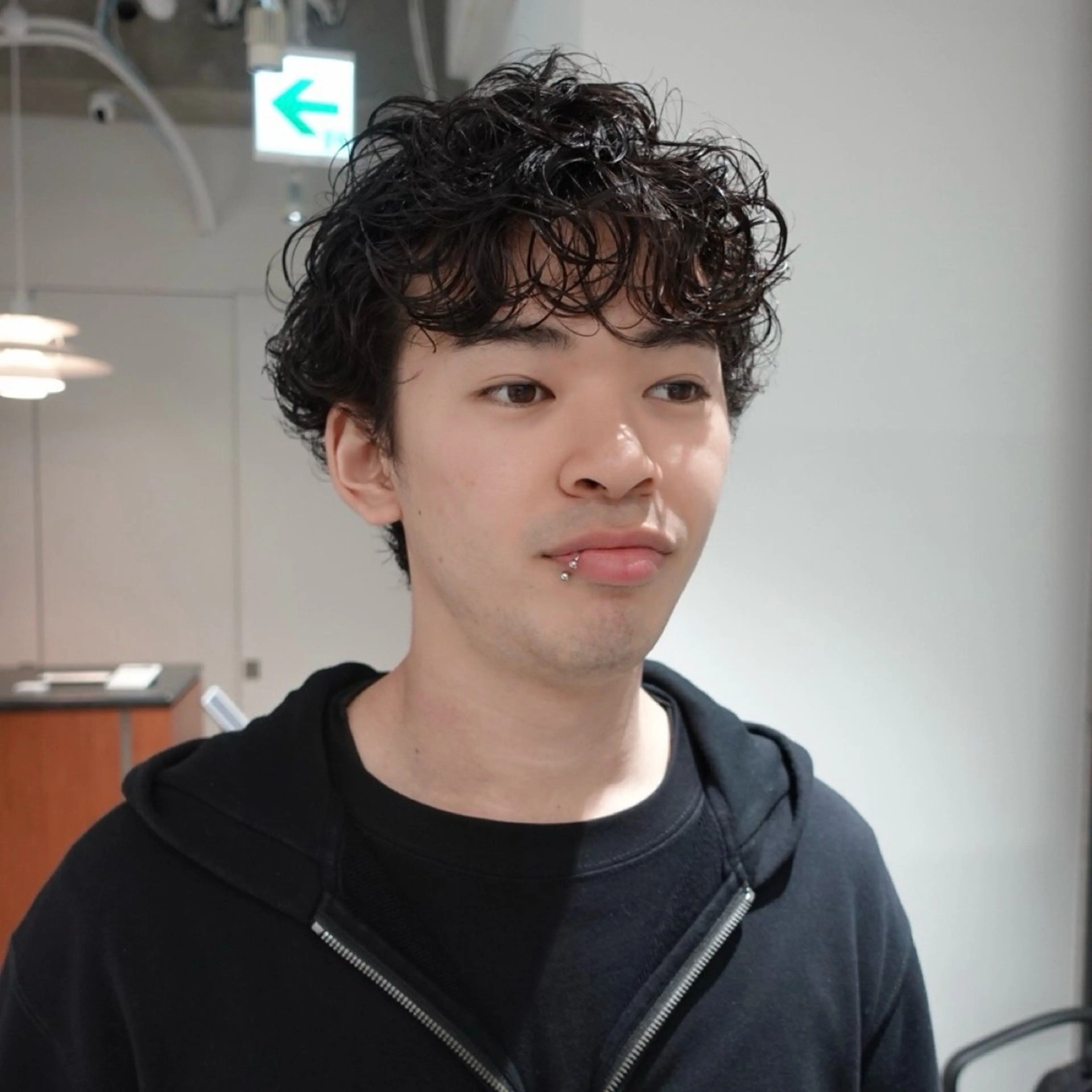 ショート パーマ ヘアアレンジ メンズ メンズパーマ くせ毛 ショートヘア カット パーマ 🌐サトウ リョウ🌐のヘアスタイル