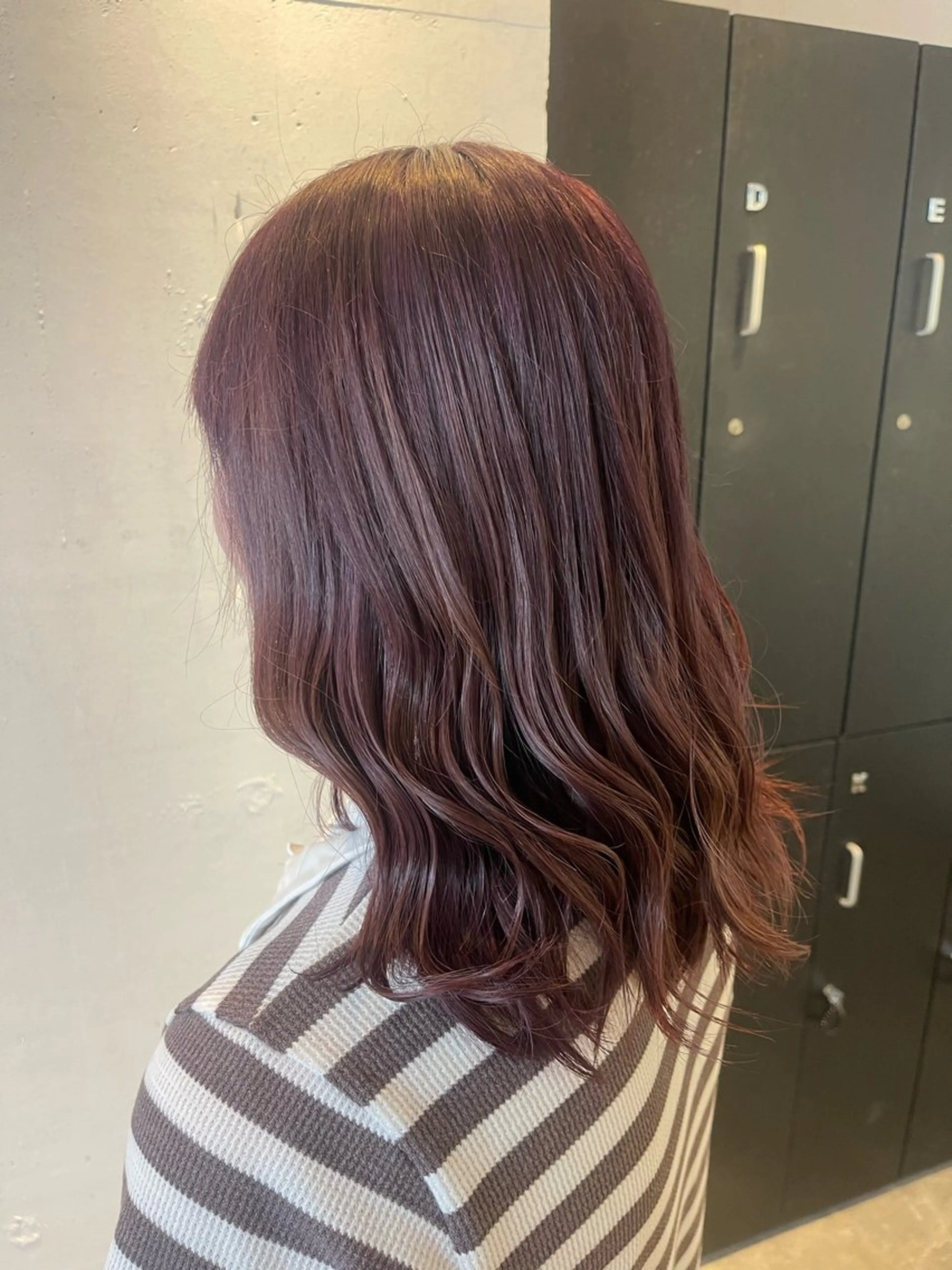 セミロング ヘアカラー 縮毛矯正🐼暖色 根本侑季のヘアスタイル