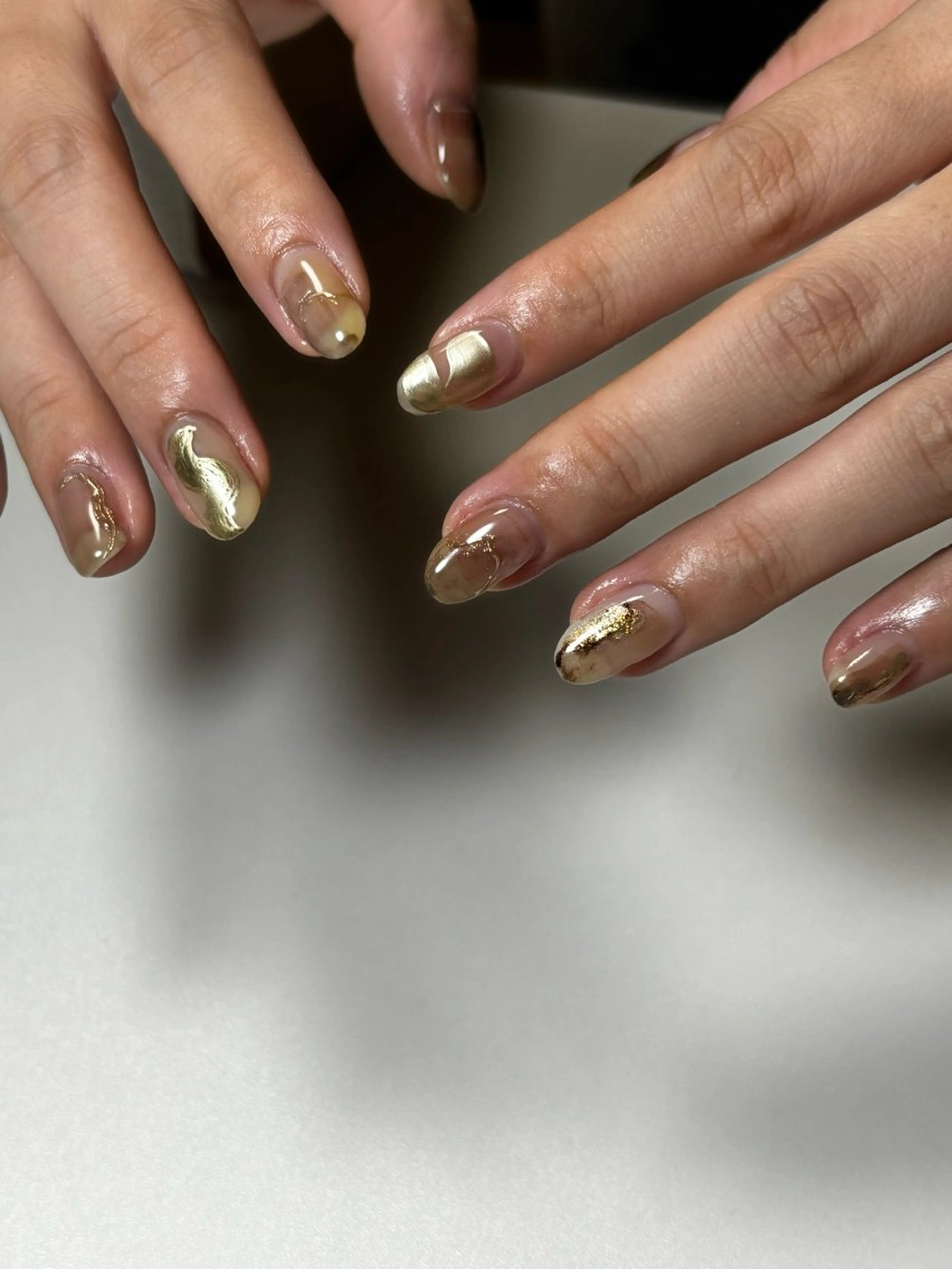 ネイル ブラウン ニュアンスネイル kotone / toneのネイルデザイン