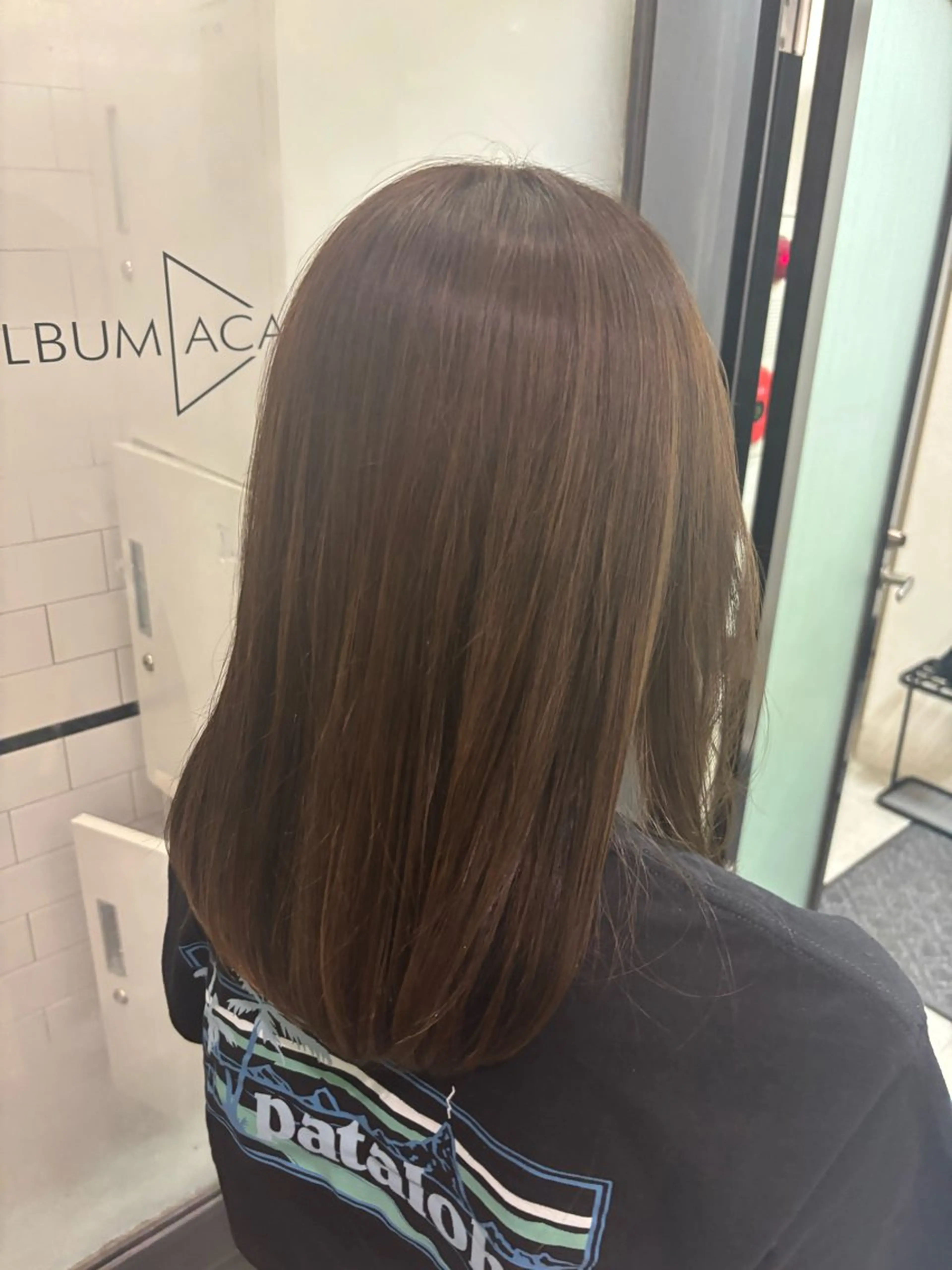 ミディアム カラー 成田 楓のヘアスタイル