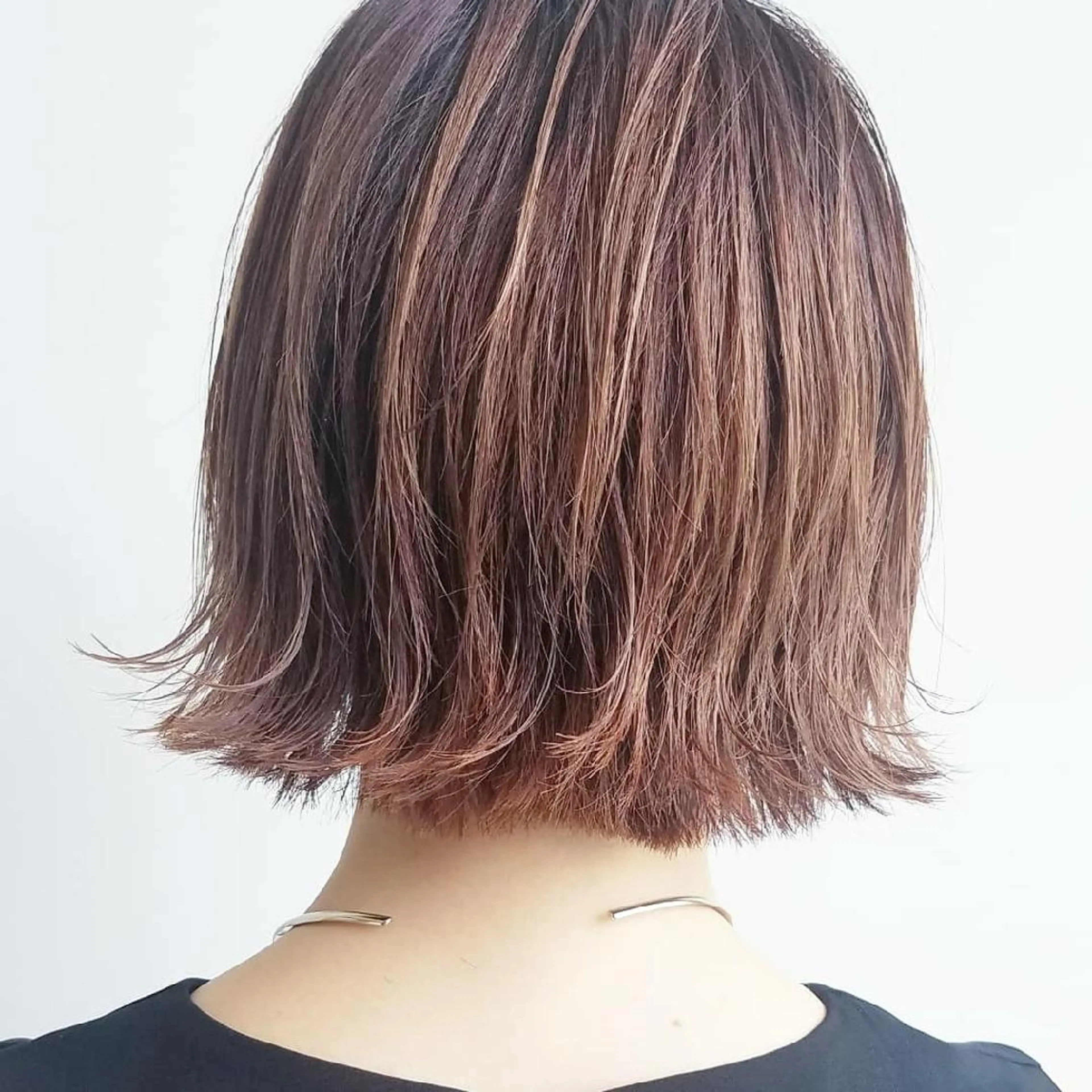 ショート カラー ボブ iplus✴ まつげ、眉毛、耳つぼのマツエク・マツパデザイン