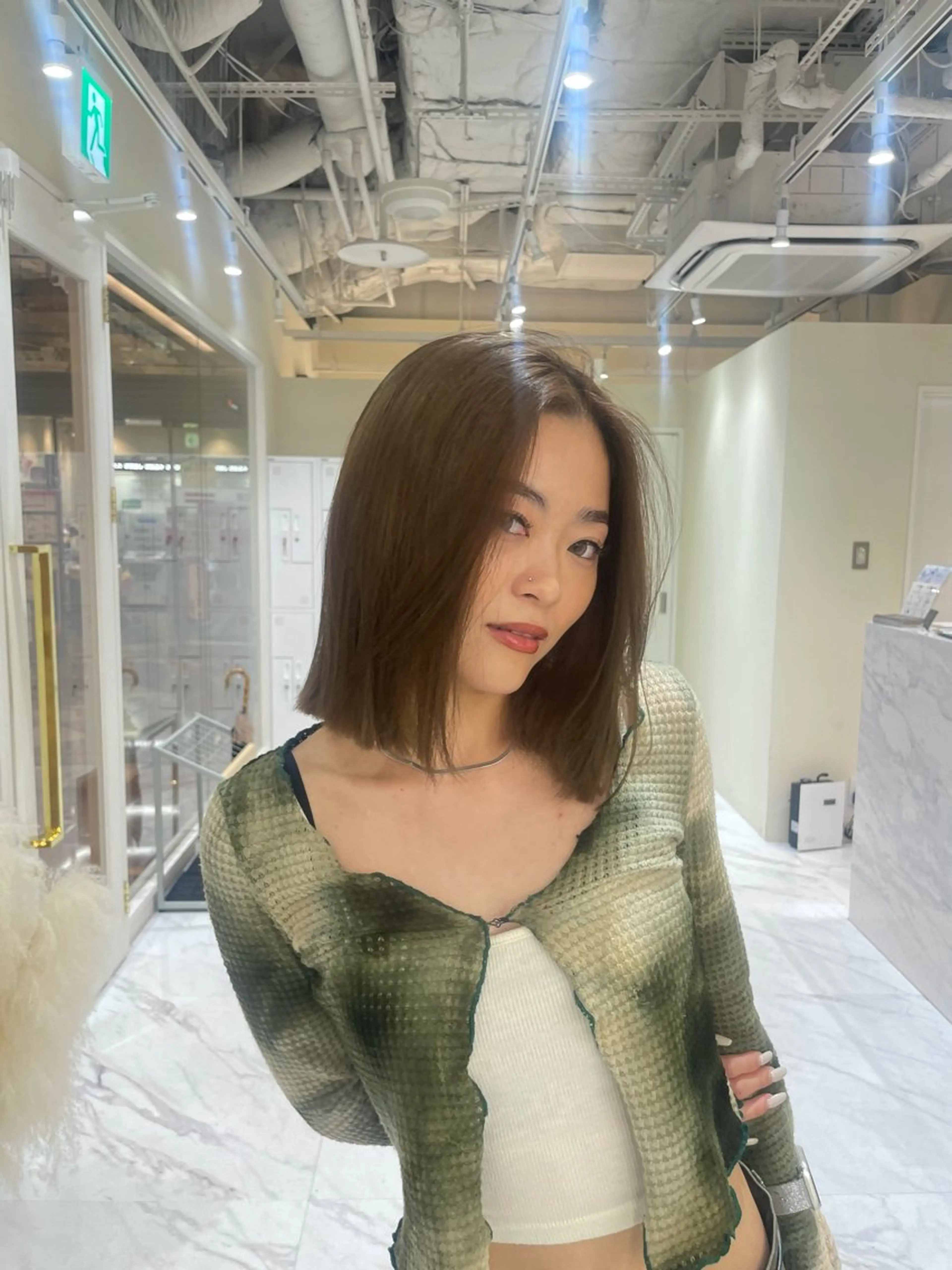 ショート カラー アッシュ ベージュカラー ブリーチ 透明感カラー ダブルカラー カット ヘアカラー レイヤー /髪質改善/ariのヘアスタイル