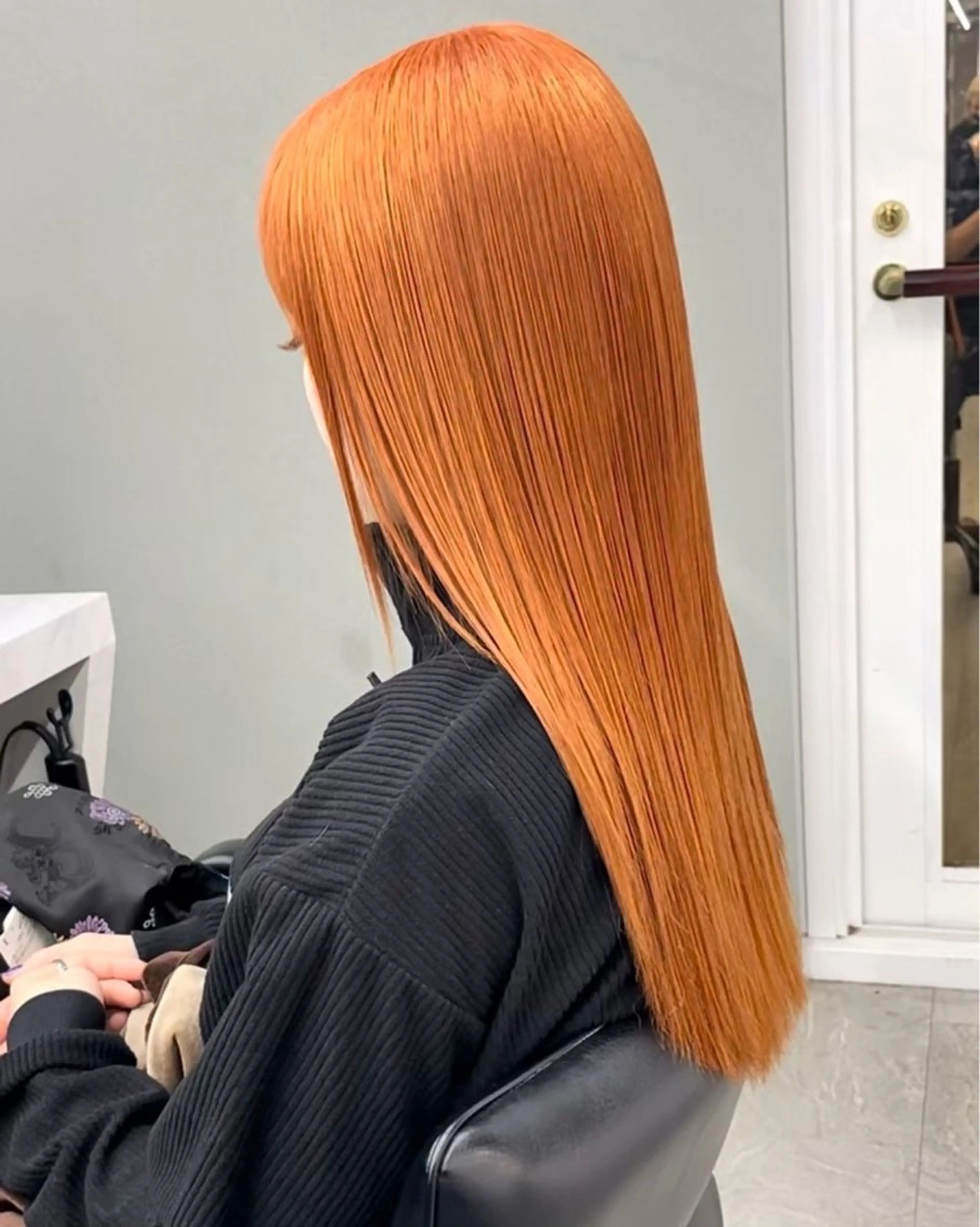 ロング カラー ダブルカラー オレンジ 髪質改善 トリートメント ハイトーン/艶カラー 𝐧𝐨𝐚のヘアスタイル