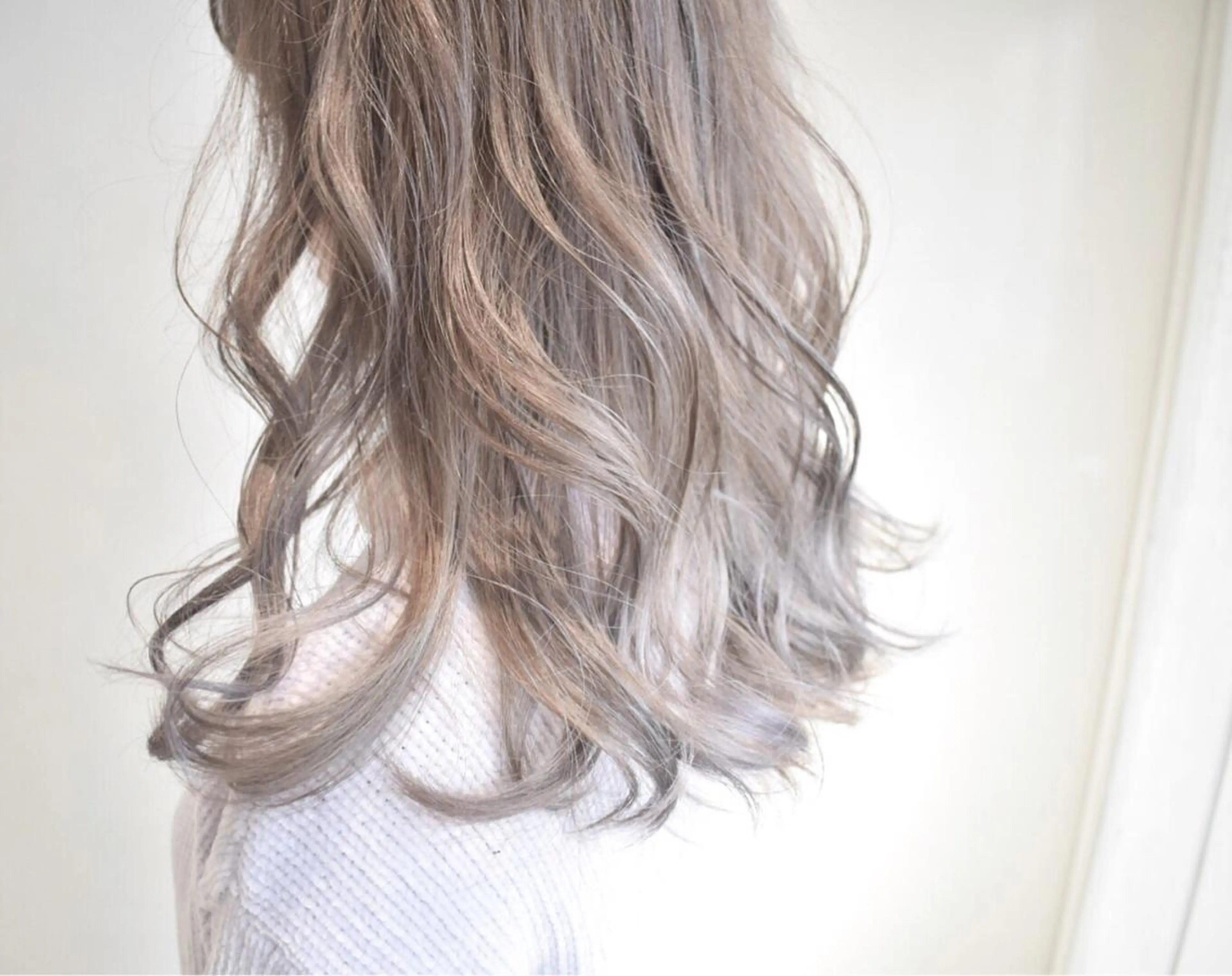 ロング カラー ブリーチ ハイライトカラー ハイライト てんま さやかのヘアスタイル