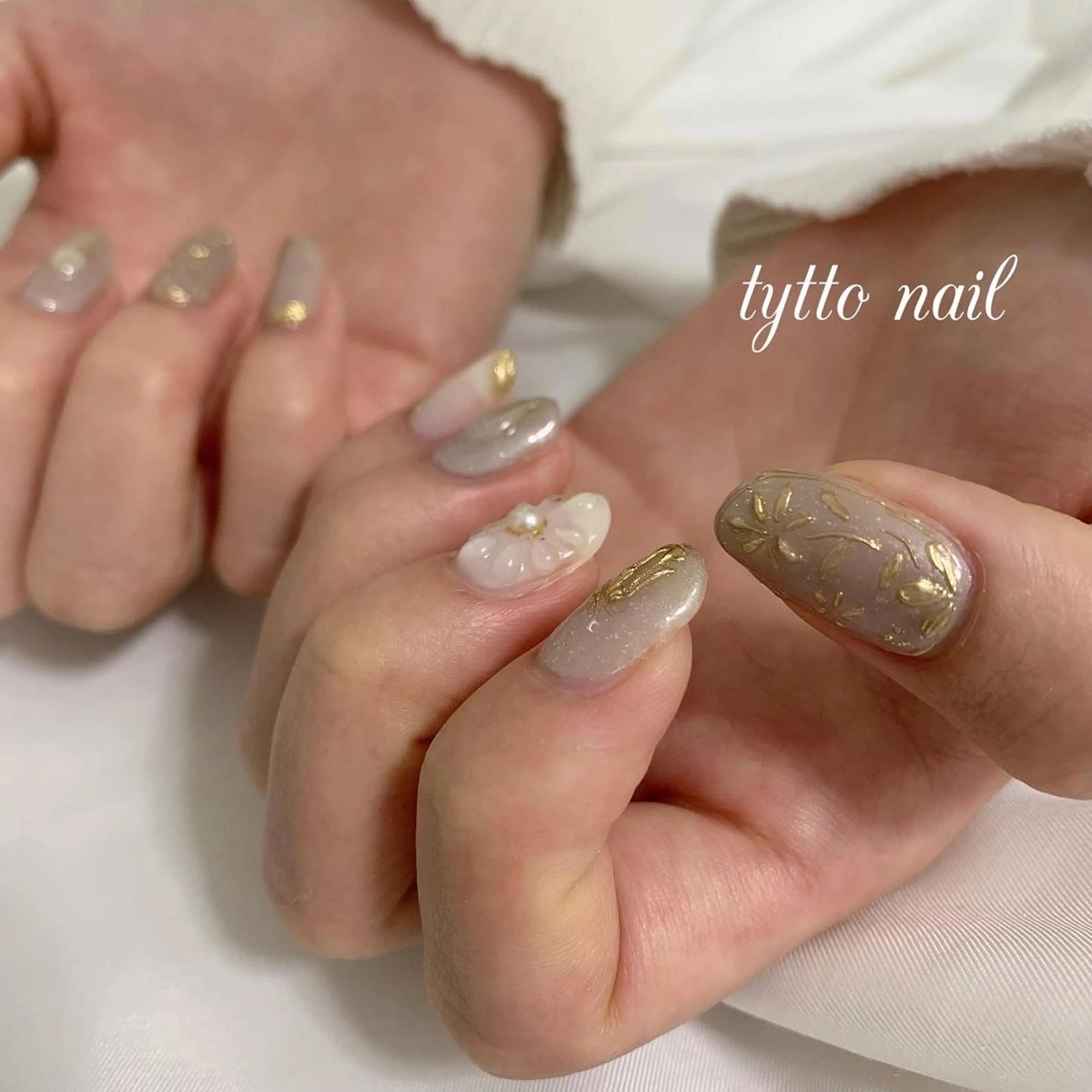 ネイル 成人式 フラワーネイル ミラーネイル ニュアンスネイル ぷっくりネイル ハンドネイル tytto nail ❤︎‪‪eri‪‪のネイルデザイン