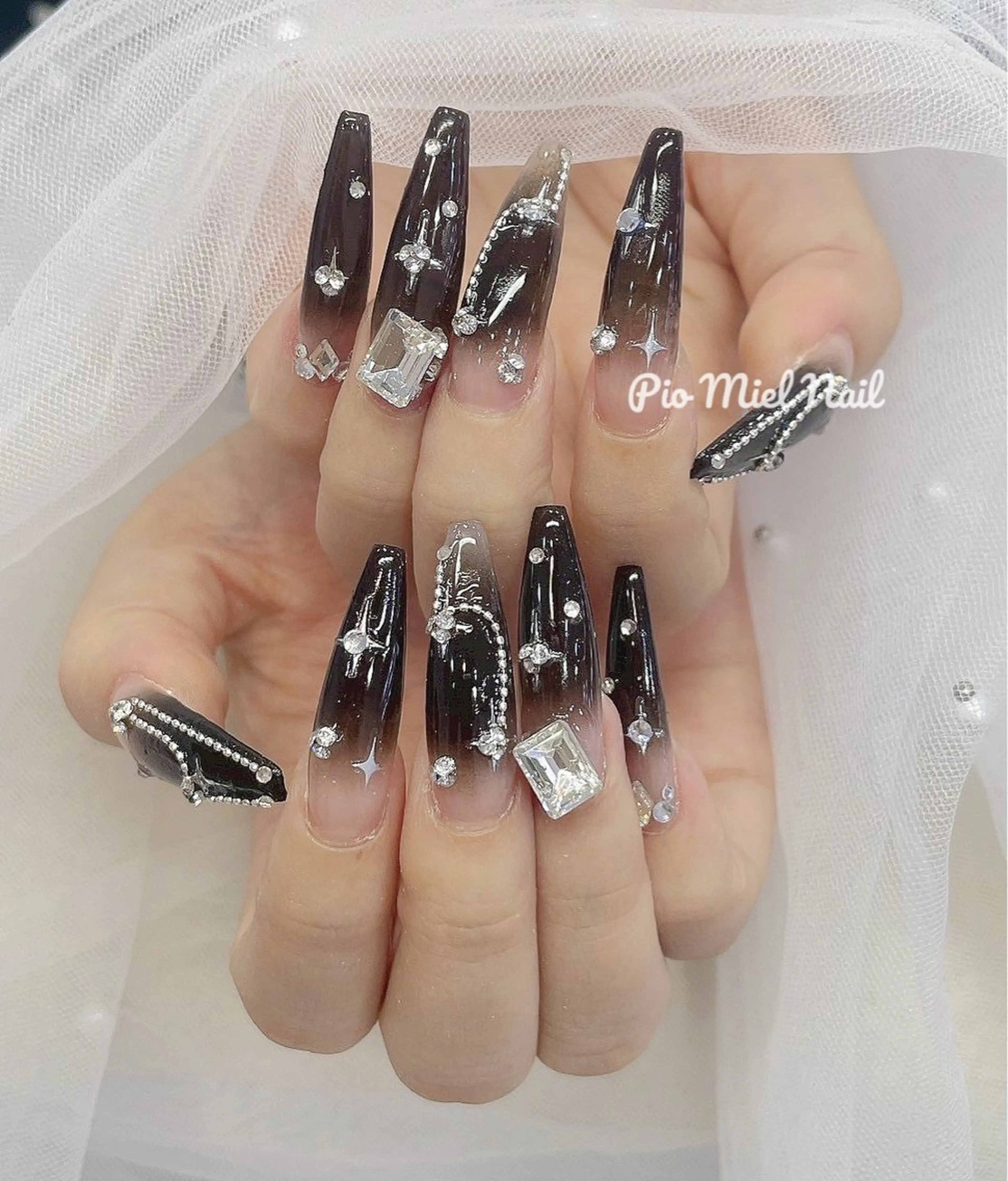ロング ハンドネイル ハンドケア Pio Mielのネイルデザイン