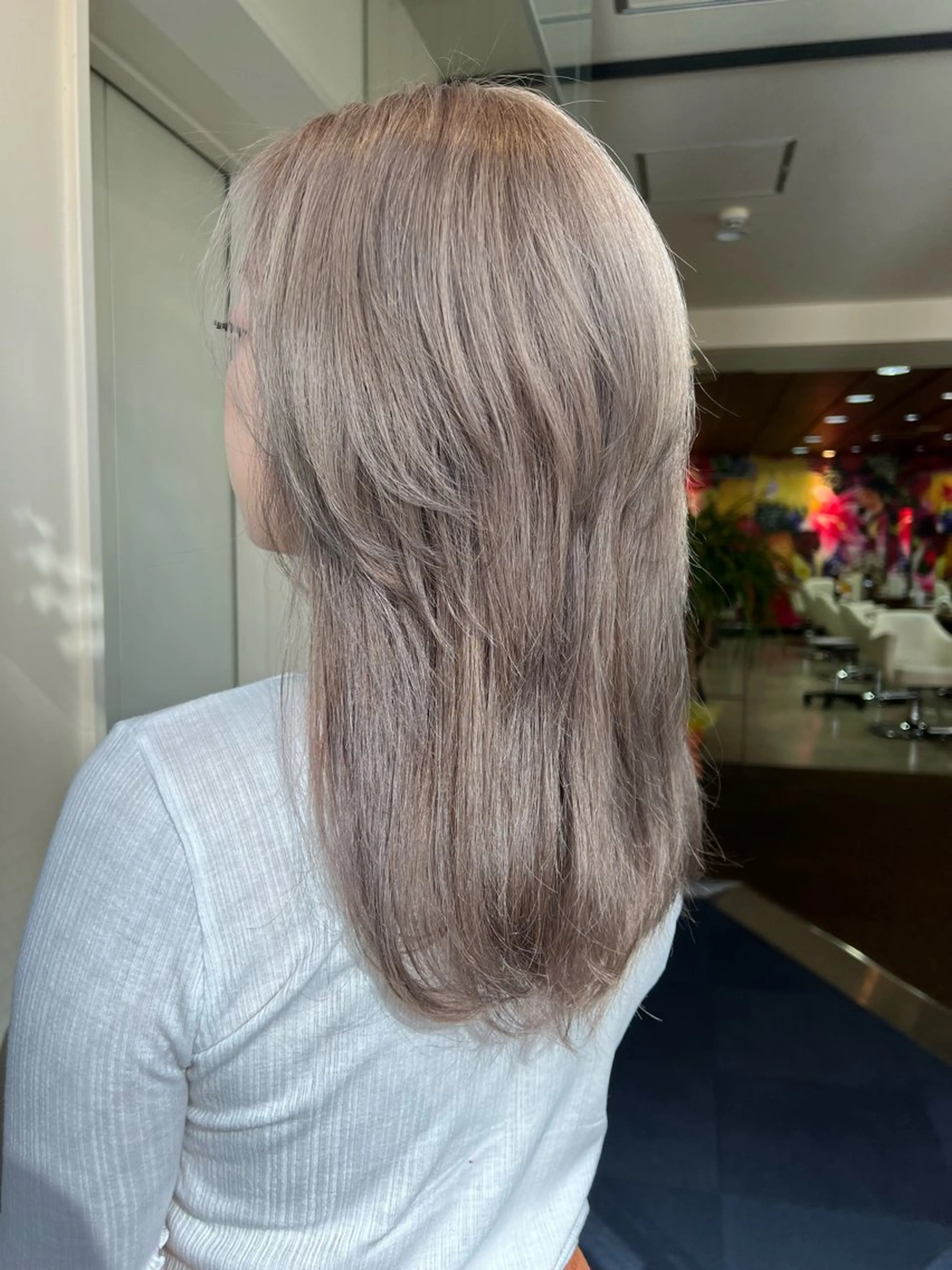 セミロング ヘアカラー Hanna by W_SALONのヘアスタイル