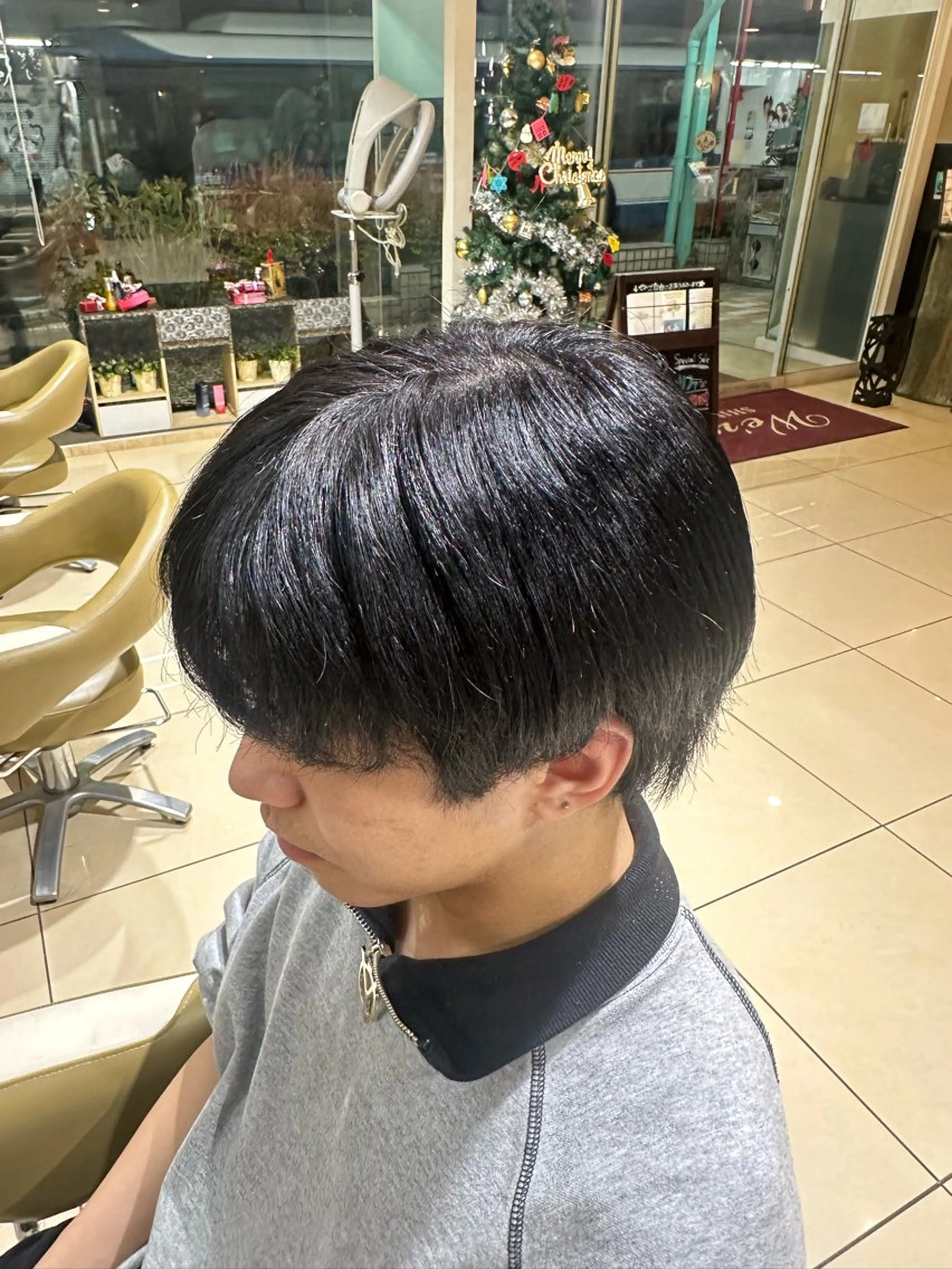 カラー 黒髪 ブルーカラー ブルーブラック 川本 桃華のヘアスタイル