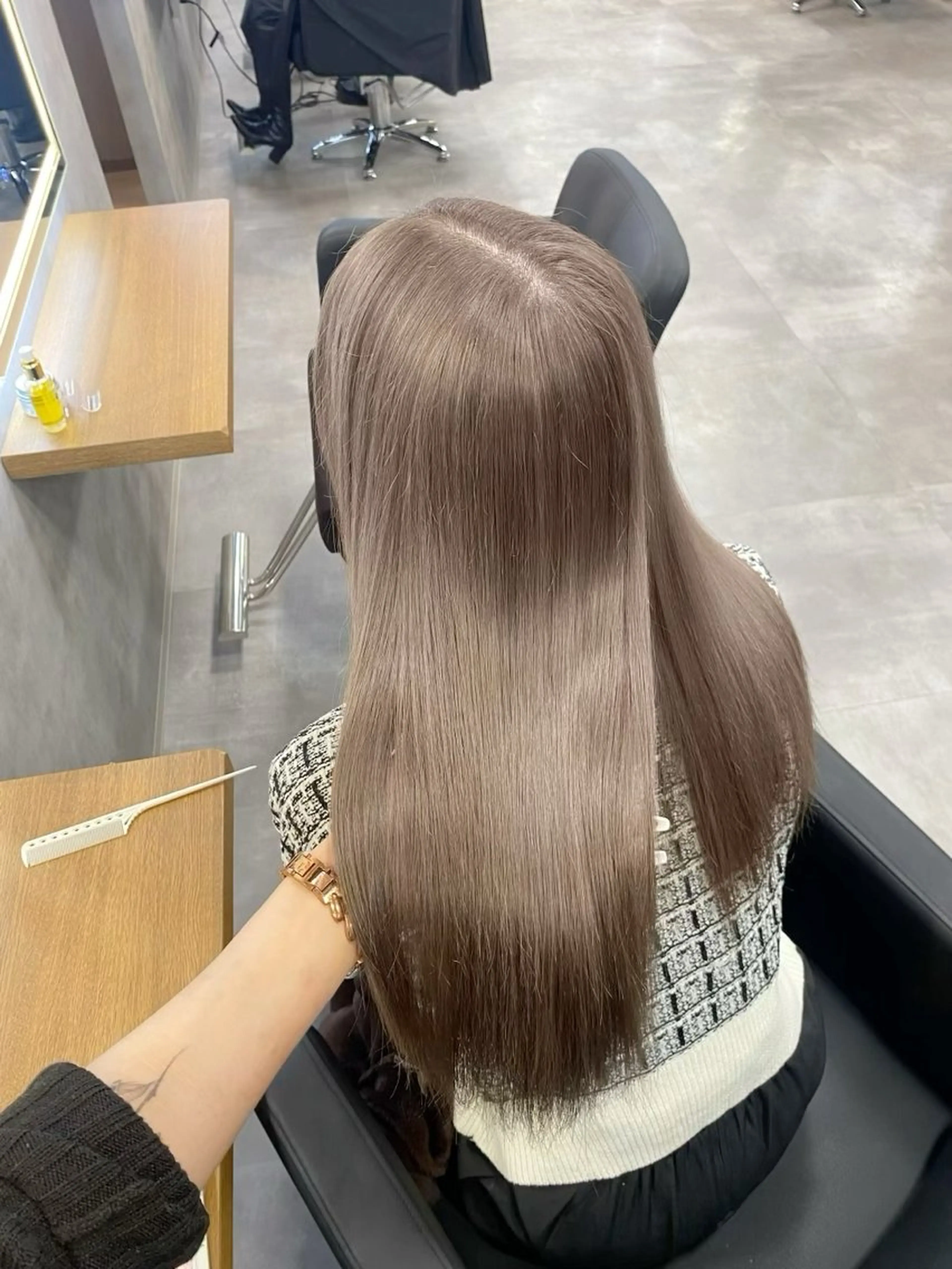 ロング カラー ヘーゼル ヘアカラー トリートメント ヘッドスパ ヘアセット 淡色/ワンホンヘア 🤍MINORIのヘアスタイル