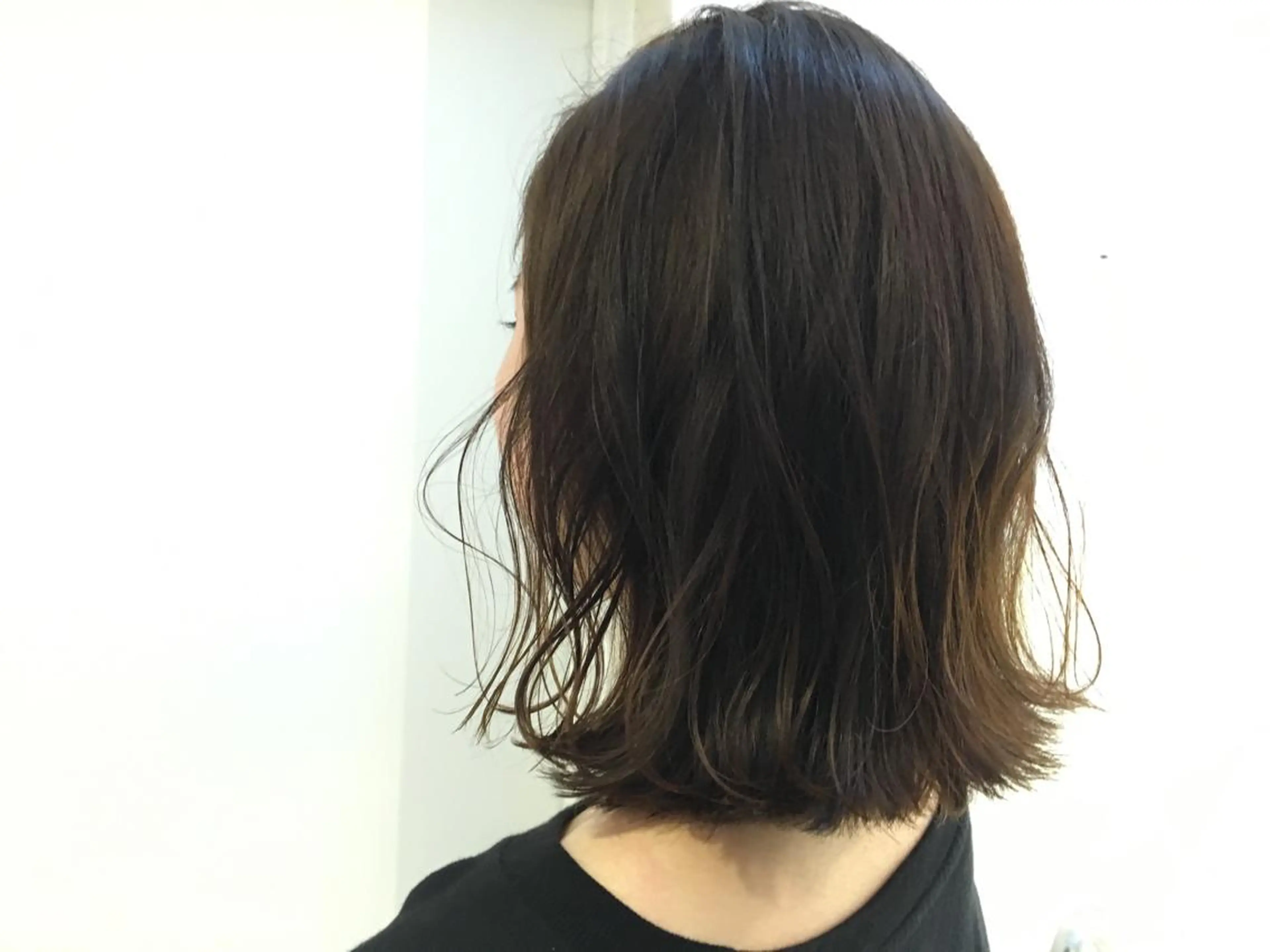 ミディアム カラー ベージュカラー フォギーベージュ 半個室女性salon 🩰Natsumiのヘアスタイル