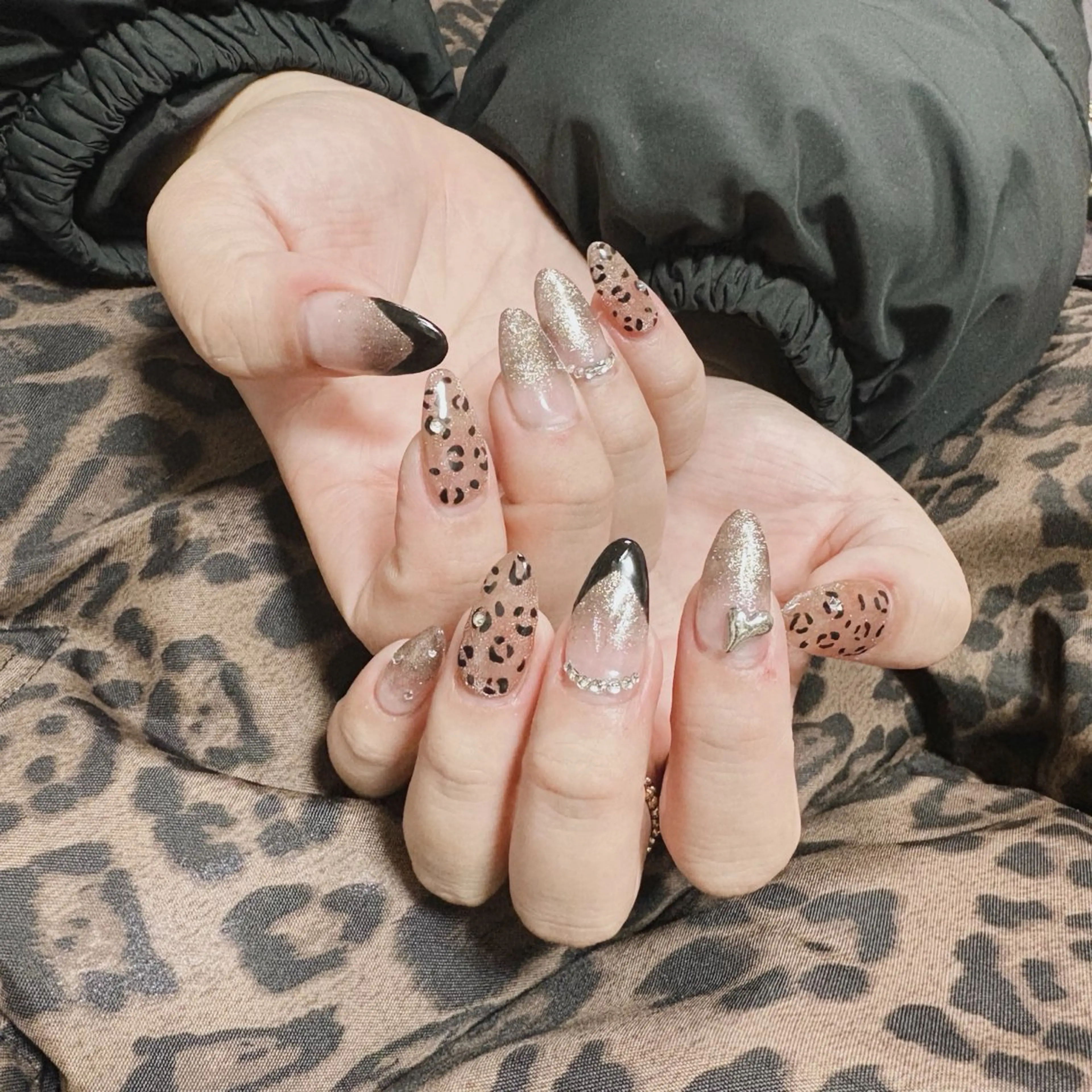 セミロング ハンドネイル see love gritterのネイルデザイン