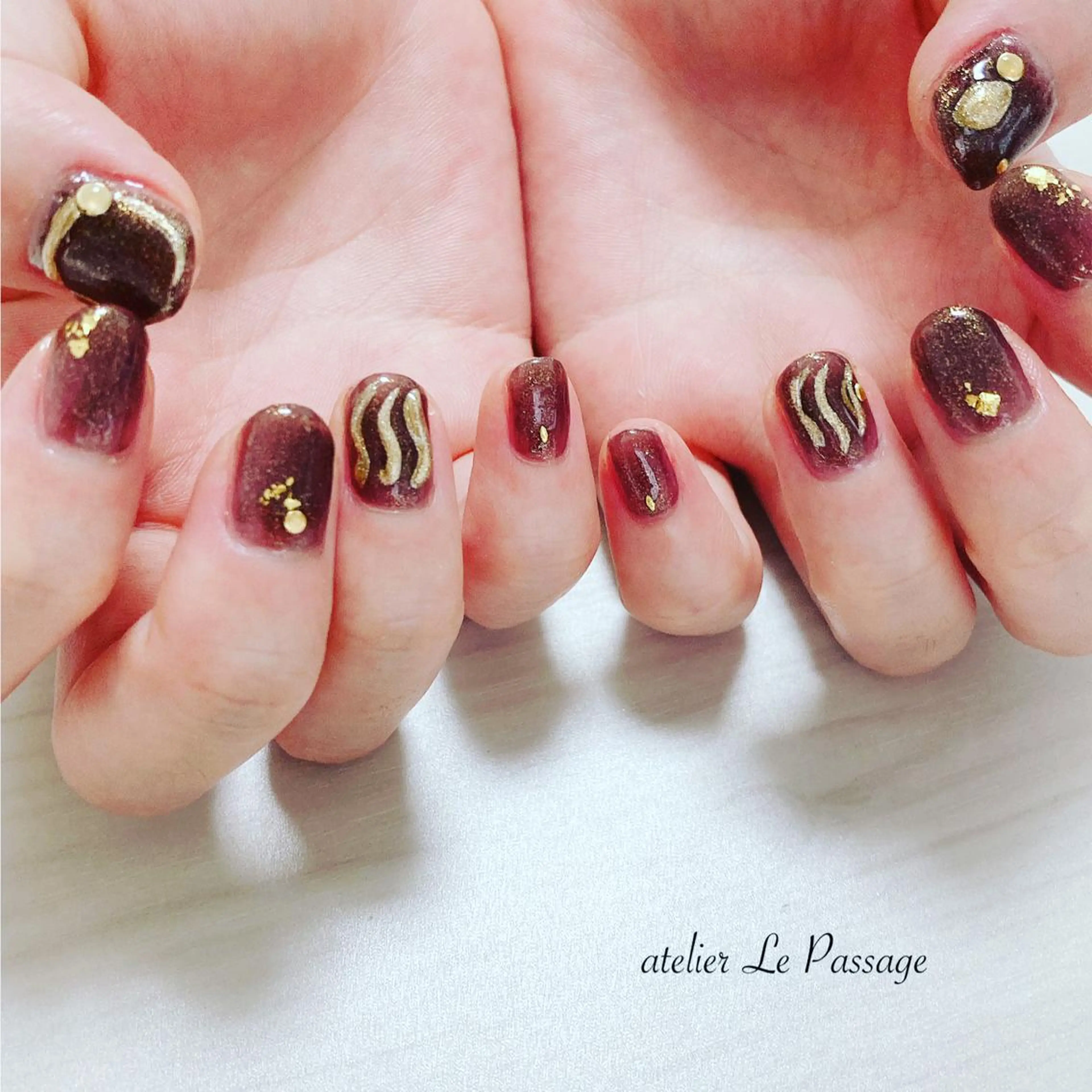 ネイル ブラウン ジェルネイル ラメ(グリッター) ニュアンスネイル オフィスネイル Atelier Le Passage所属・h nakatsukaのネイルデザイン