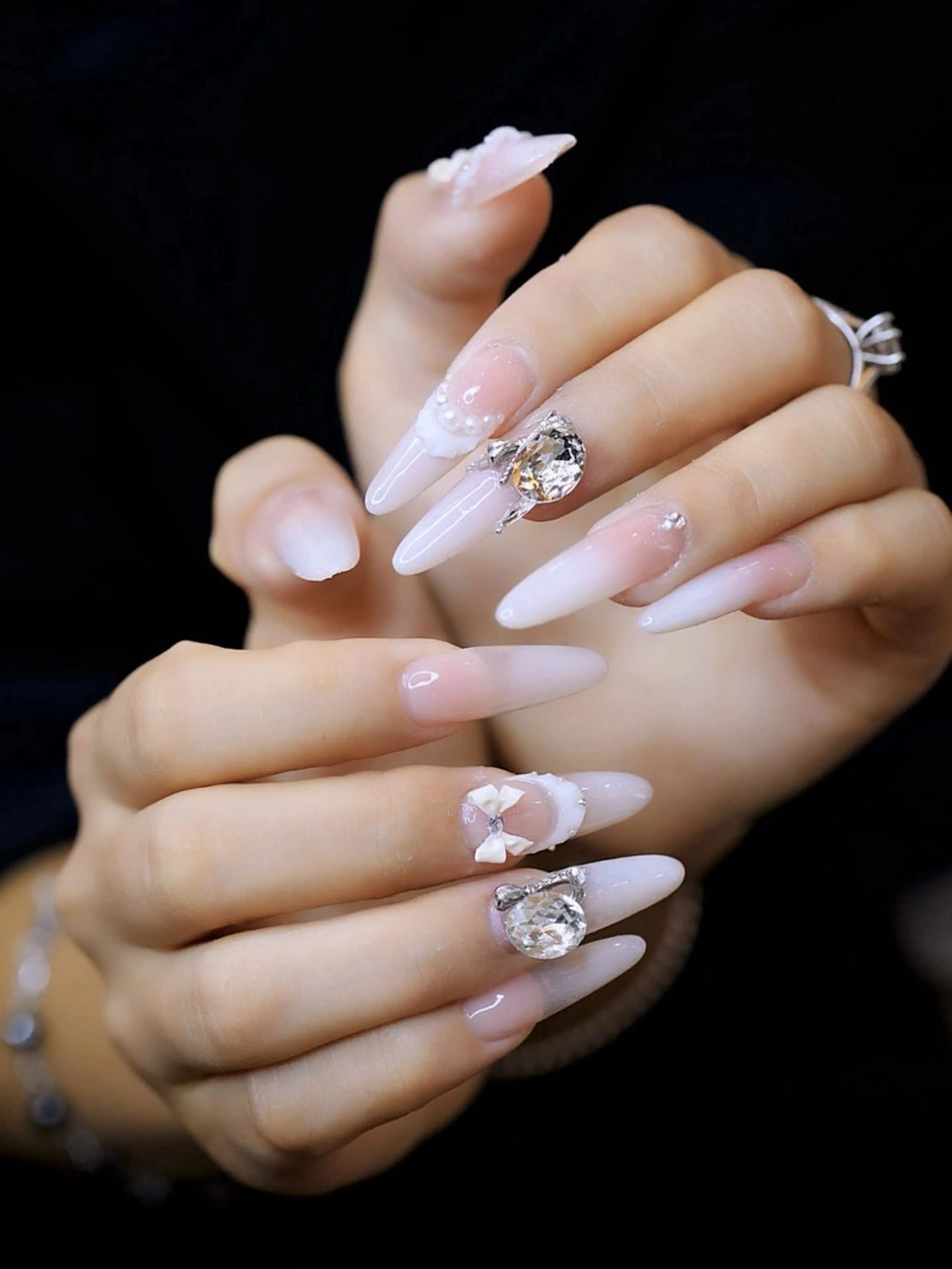 ミディアム ドラ Nailsのネイルデザイン