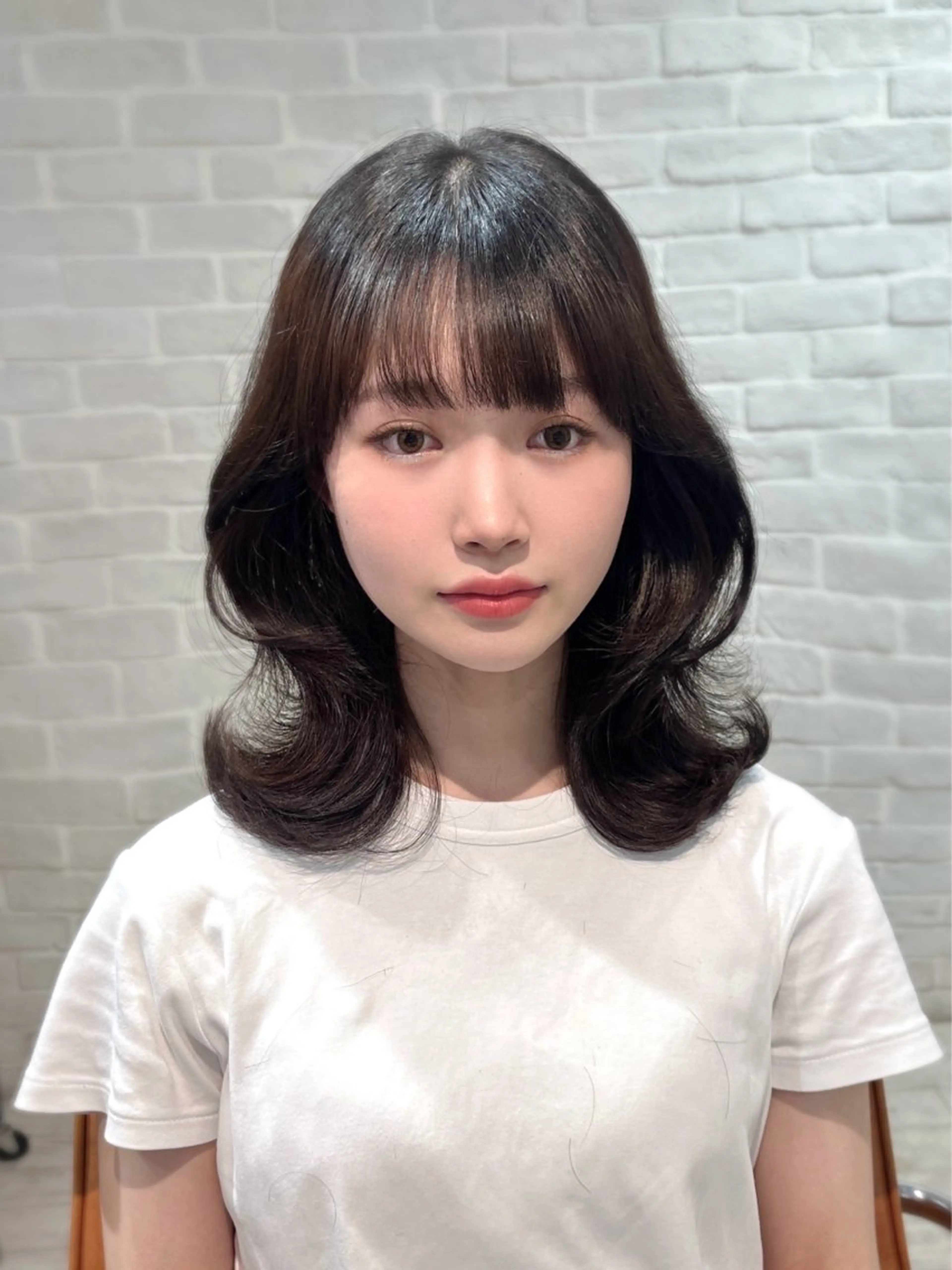 ミディアム カラー パーマ ヘアアレンジ ミディアムレイヤー 透明感カラー グレージュ くびれヘア 韓国風ヘア カット ヘアカラー トリートメント レイヤーカット ✨️進藤ひかりのヘアスタイル