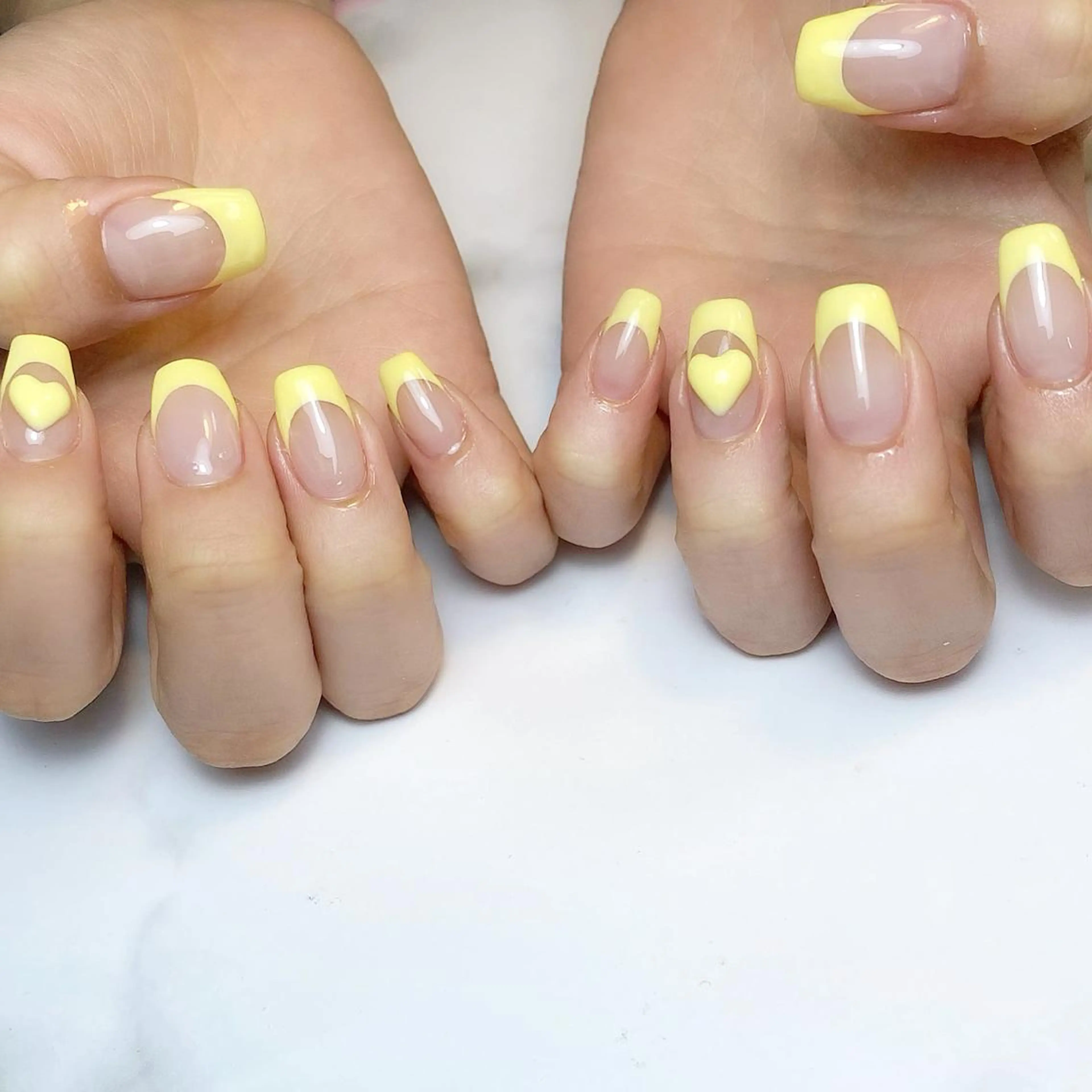 ネイル フレンチネイル 黄色 ハンドネイル Nail ameria megu所属・ameria meguのネイルデザイン