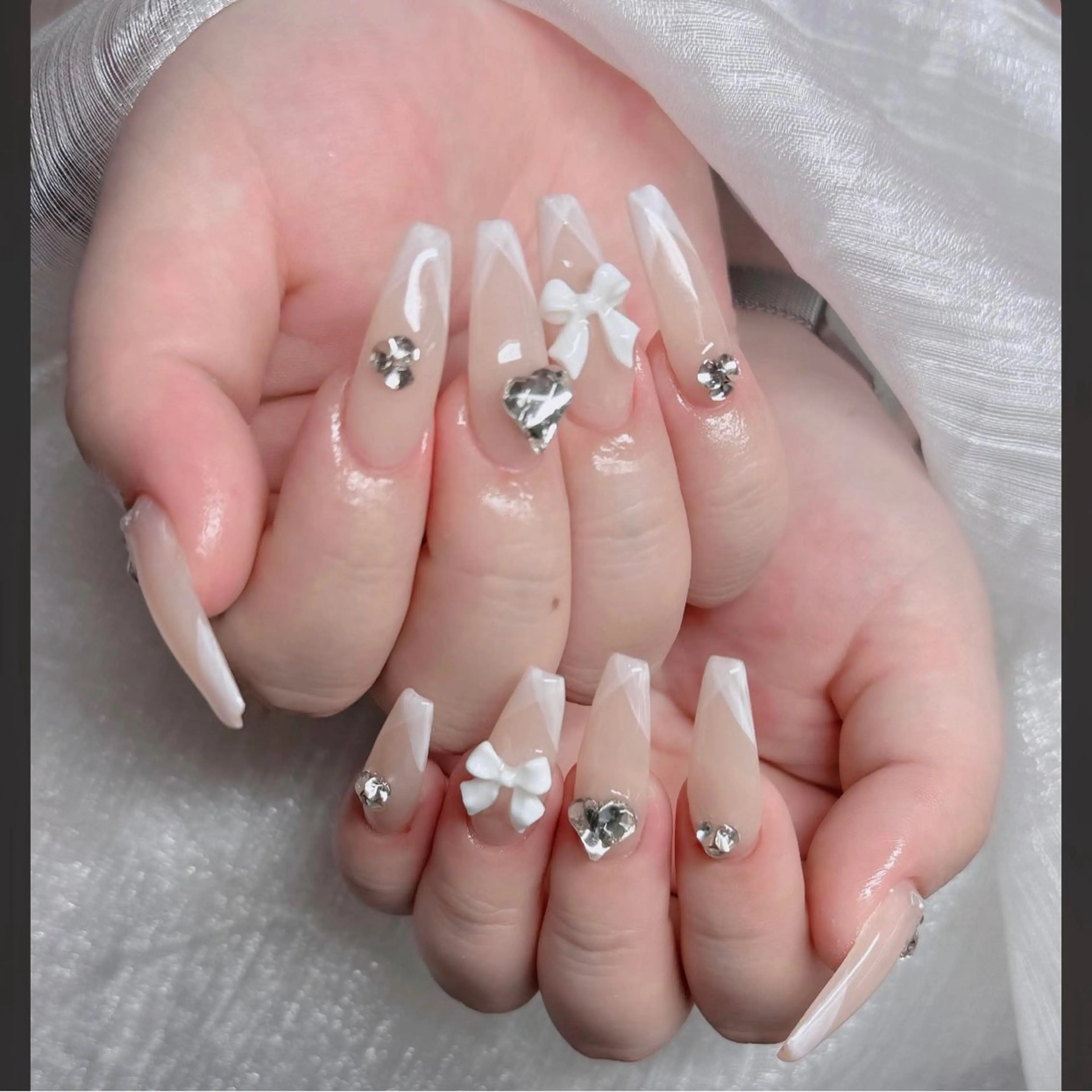 ネイル フレンチネイル ジェルネイル ガラスフレンチ ハロウィン ハート ハンドネイル H.baby Nail Salonのネイルデザイン
