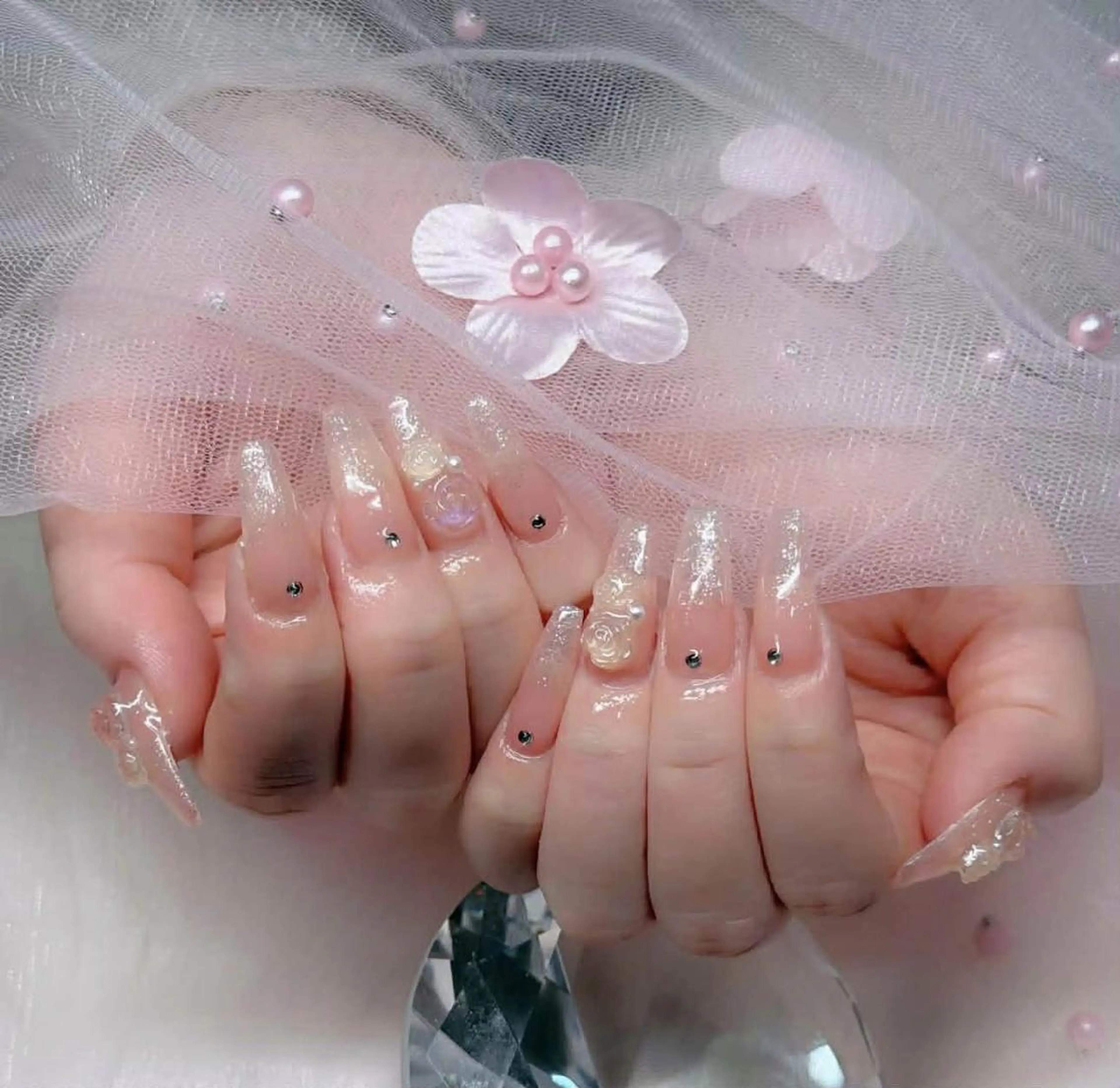 ロング パーマ 韓国風ヘア ハンドネイル Bling Salonのネイルデザイン