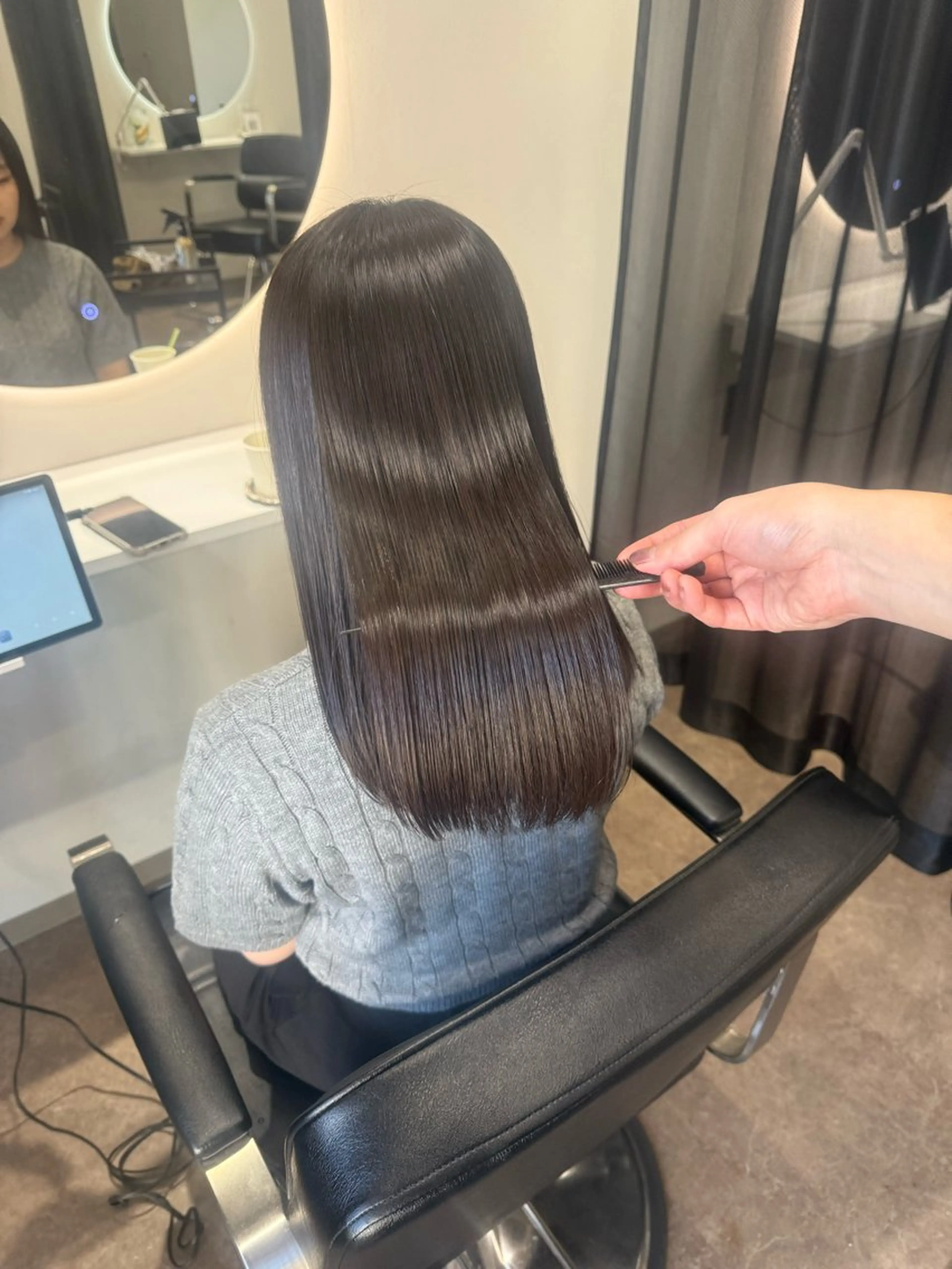 【乾燥シーズンおすすめ】デザインカット＋うる艶カラー＋髪質改善トリートメントの写真