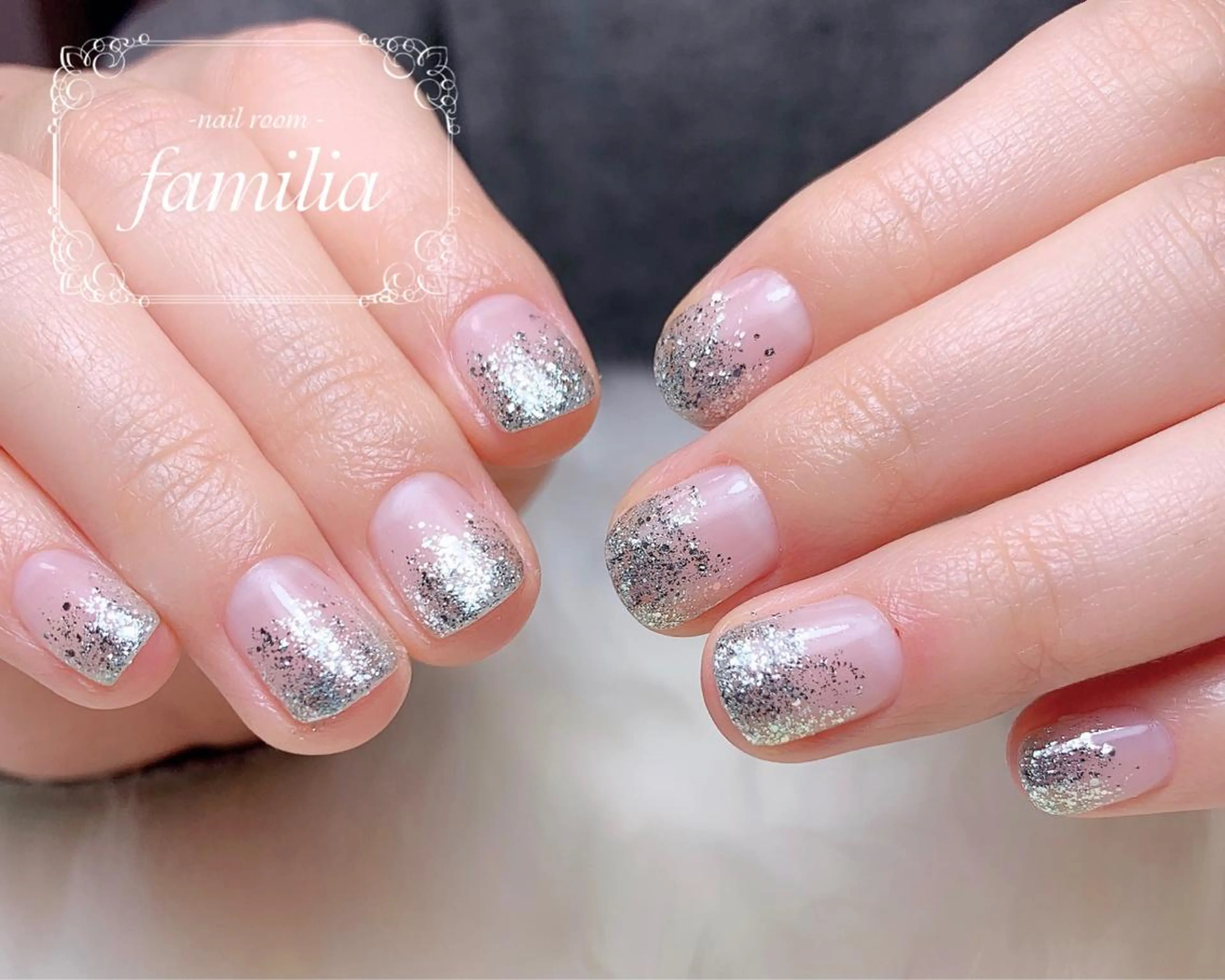 ネイル グラデーション ラメ(グリッター) ラメグラデーション シルバー ハンドネイル -nailroom- familiaのネイルデザイン