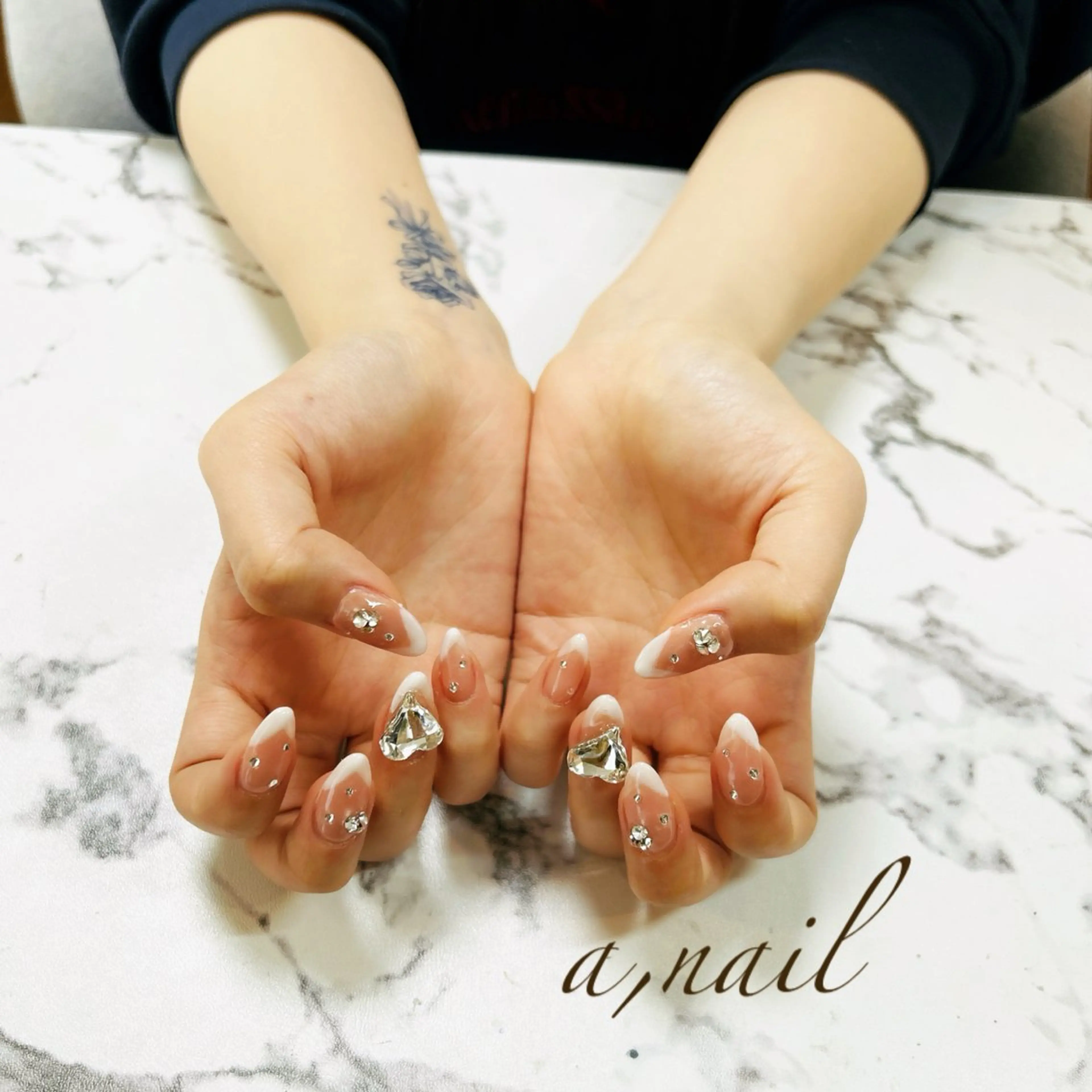 ネイル フレンチネイル ハート キラキラネイル シンプルネイル ハンドネイル ネイルサロン エーネイルのネイルデザイン