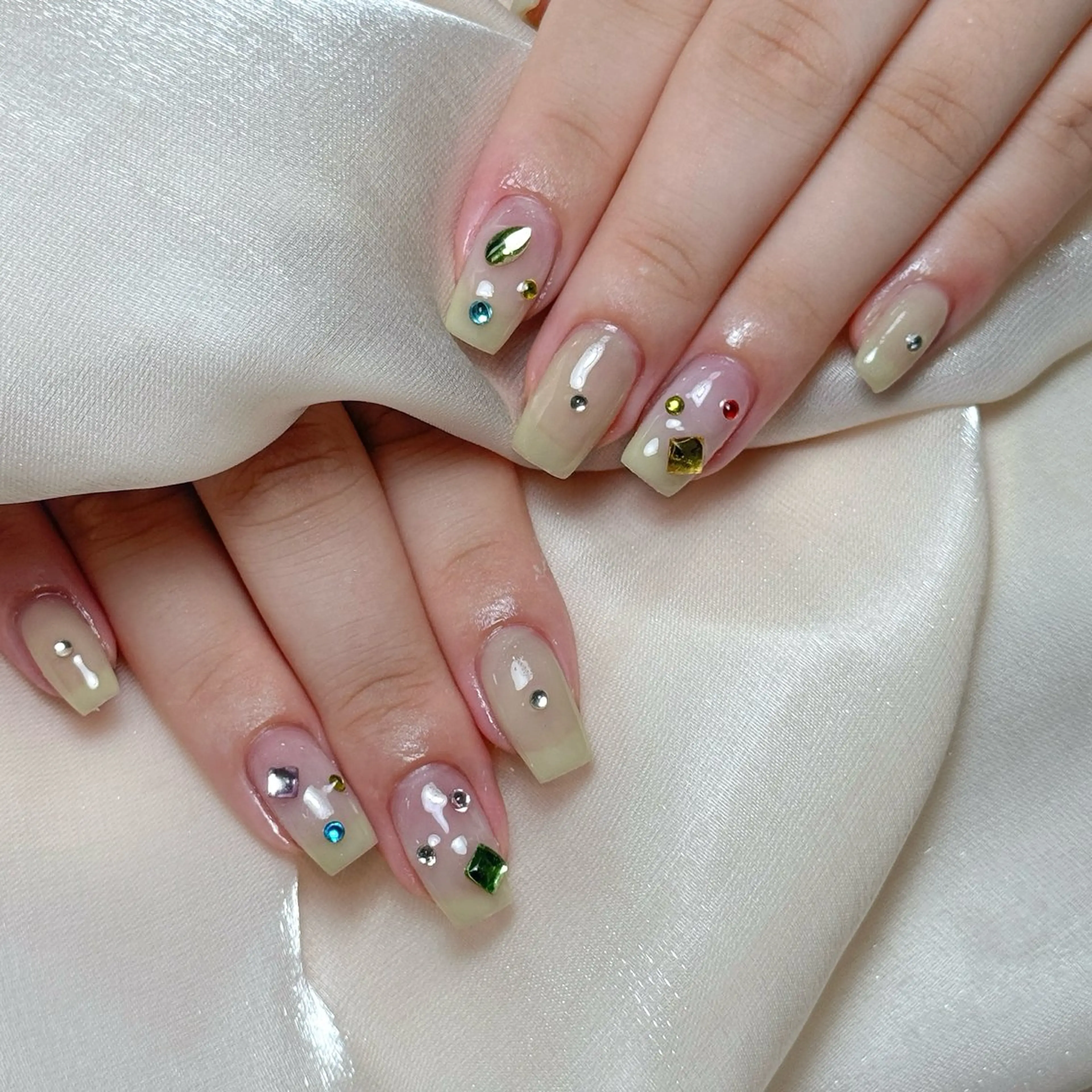 ネイル Maggie Nail🦩のネイルデザイン
