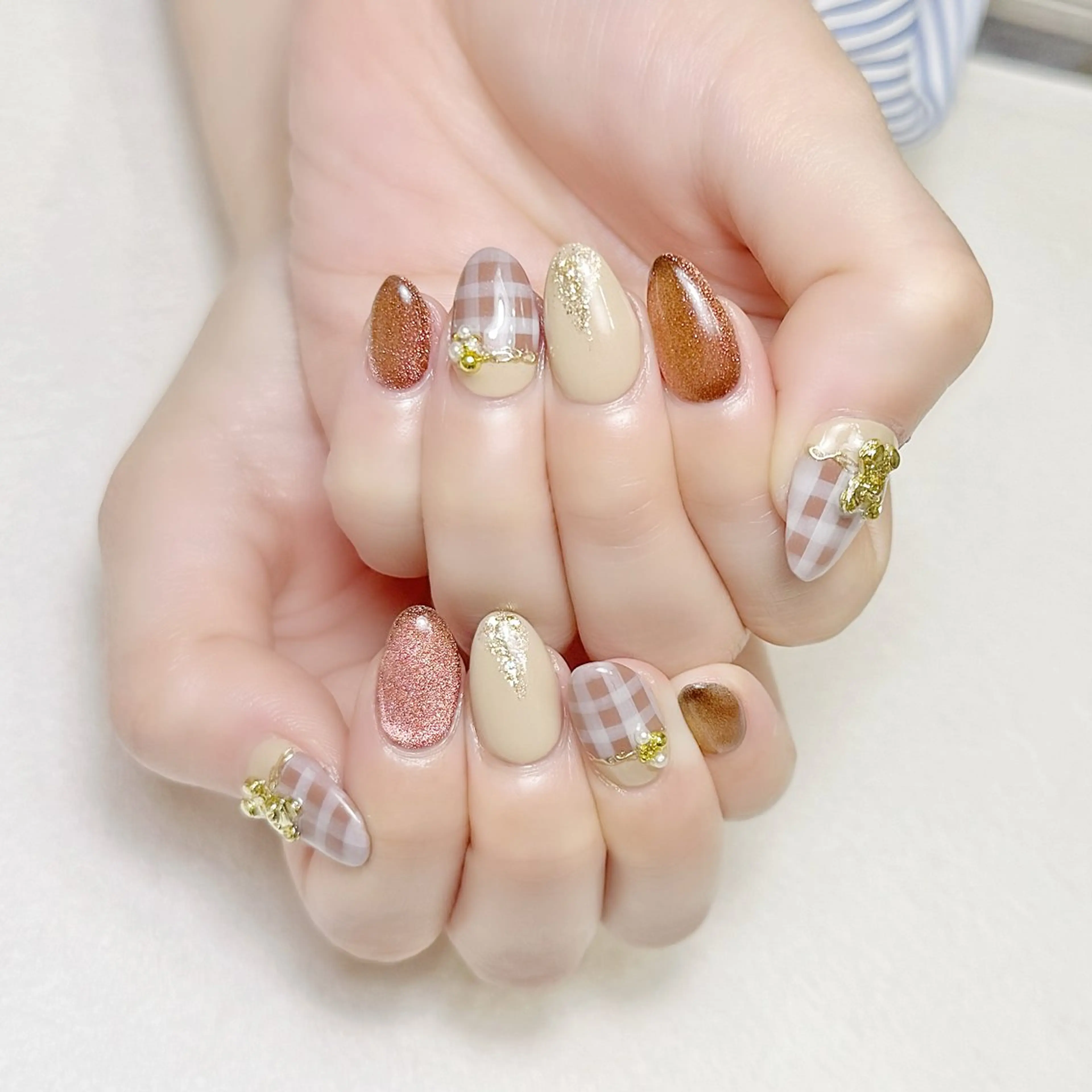 ネイル ブラウン キラキラネイル ミラーネイル rouse nail RISATOのネイルデザイン