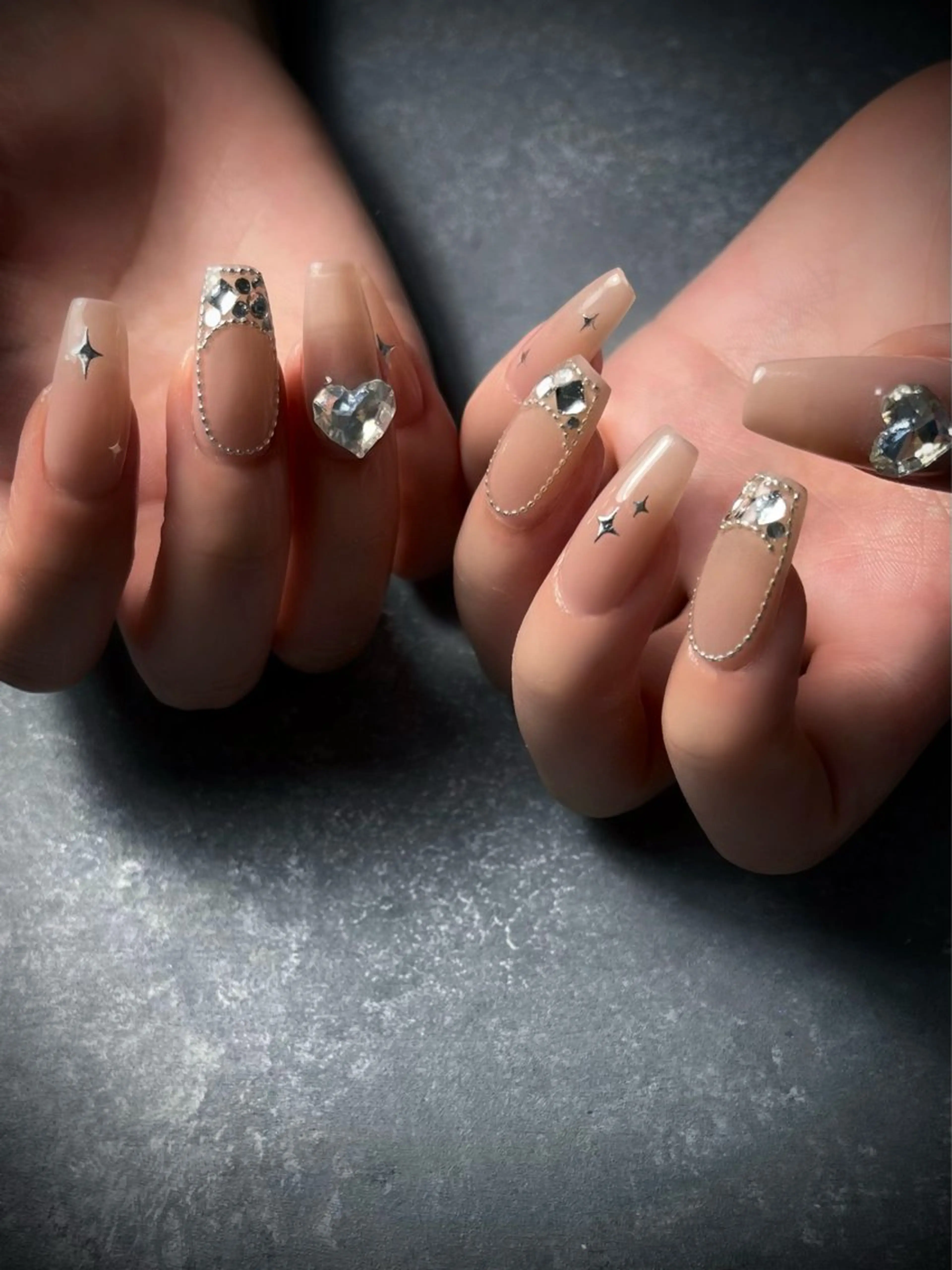 ネイル キラキラネイル マグネットネイル ワンカラーネイル スカルプネイル ワンホンネイル nine.🦋 YUKOのネイルデザイン