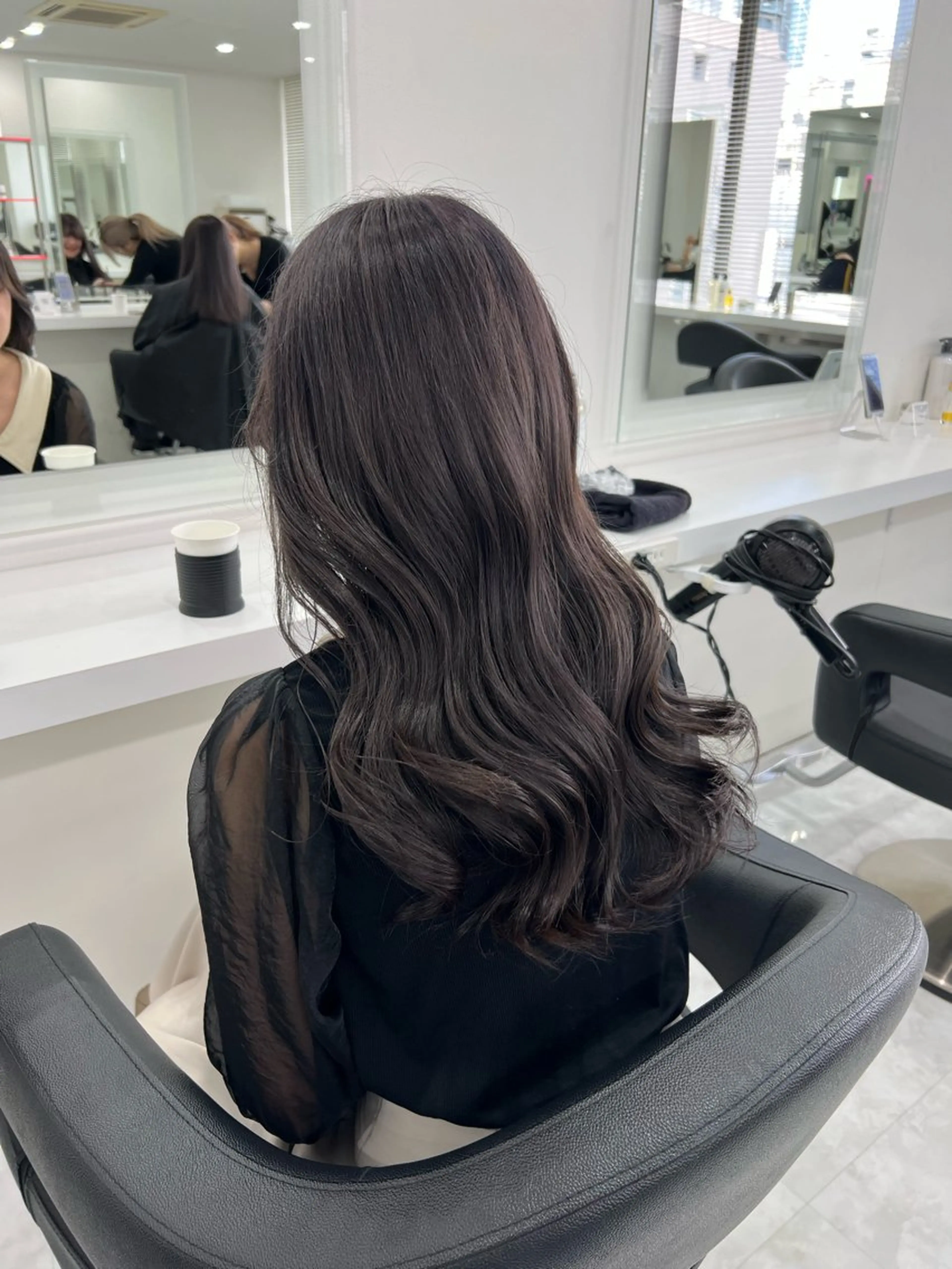 ロング カラー オリーブカラー🫒 レイヤーカット✂︎のヘアスタイル