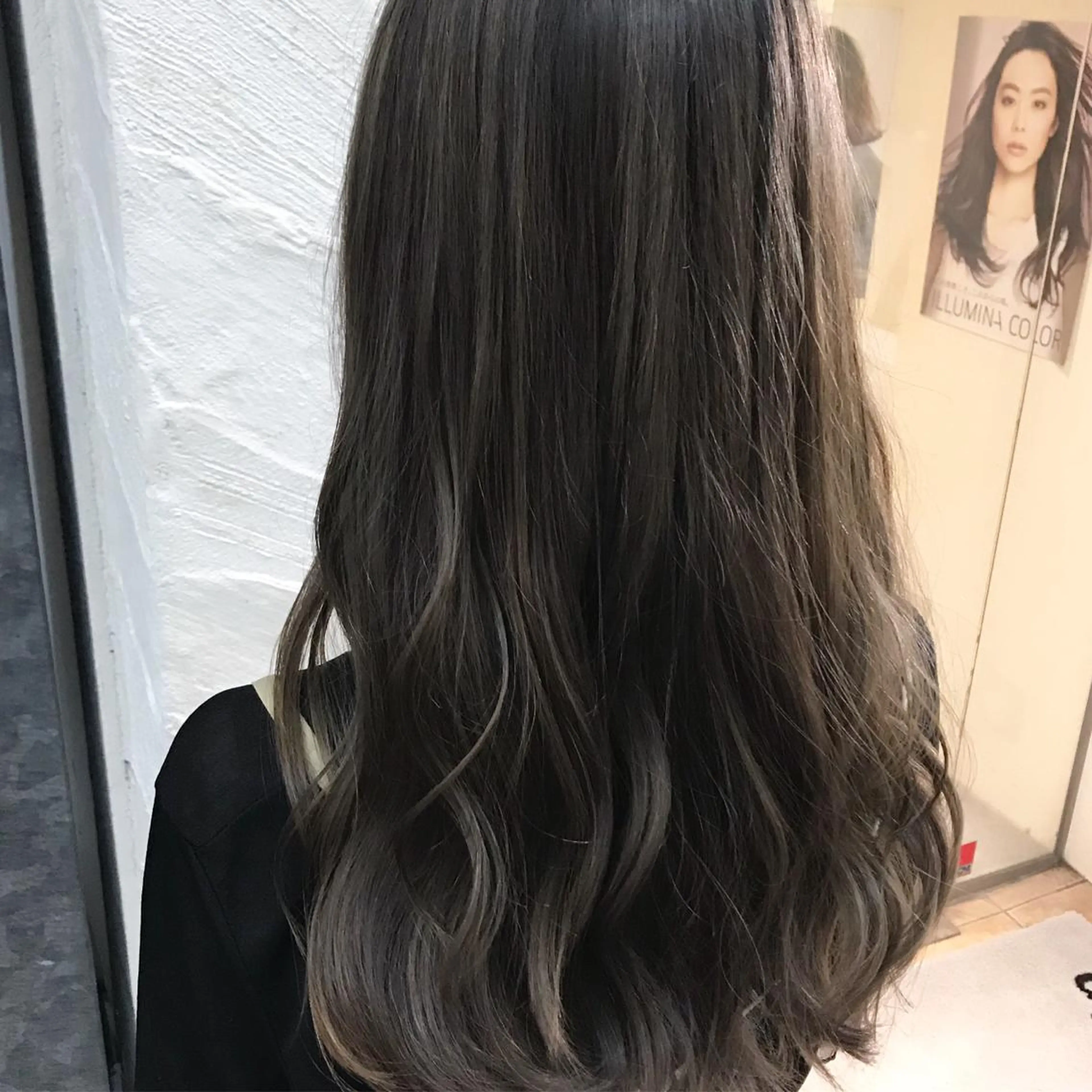 セミロング カラー ブリーチ ケアブリーチ ハイライトカラー イルミナカラー ハイライト AMI Hair  supply所属・髪質改善カラー 韓国風レイヤーのヘアスタイル