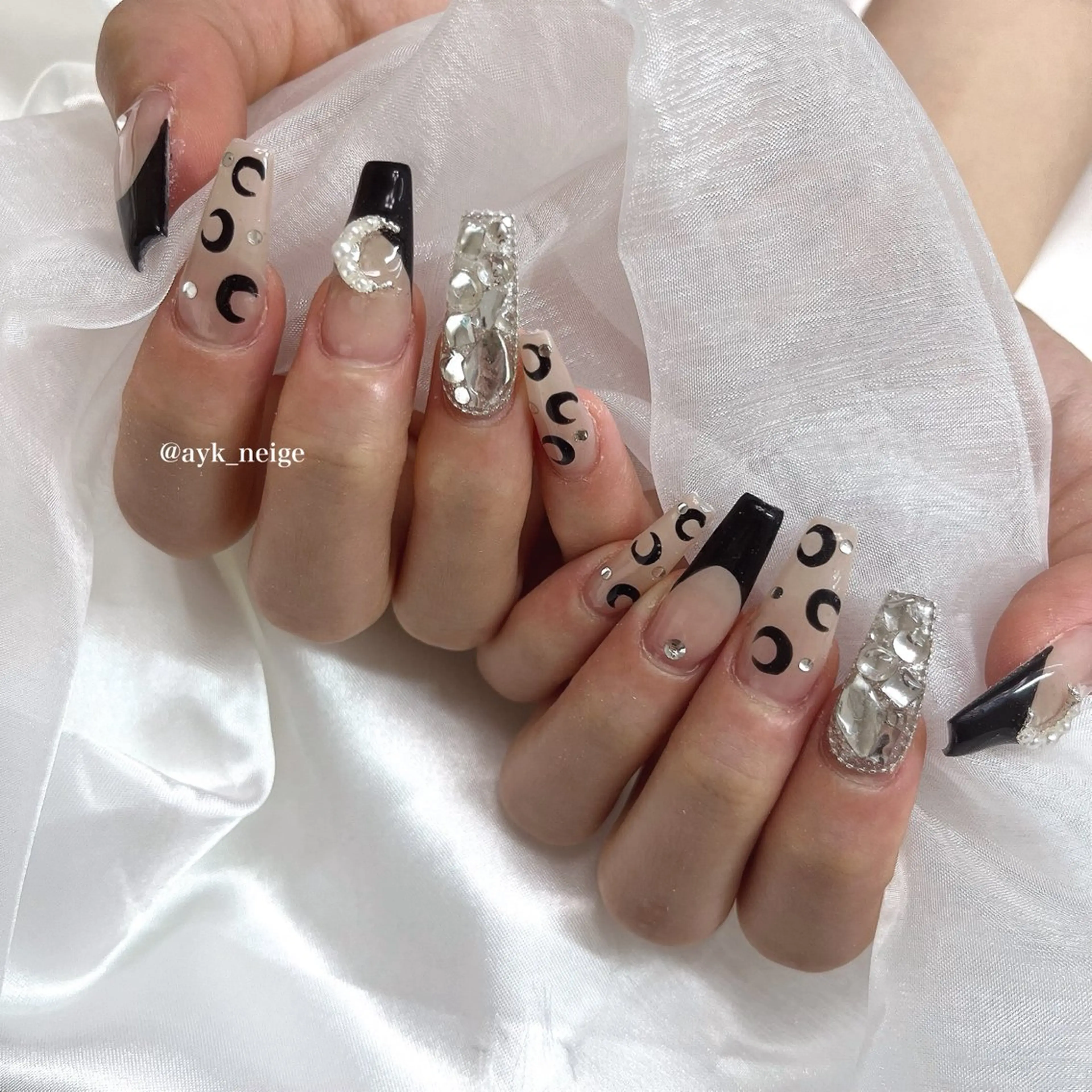 ネイル フットネイル フレンチネイル キラキラネイル 韓国ネイル マグネットネイル n'eige nail所属・大谷 綾香のネイルデザイン