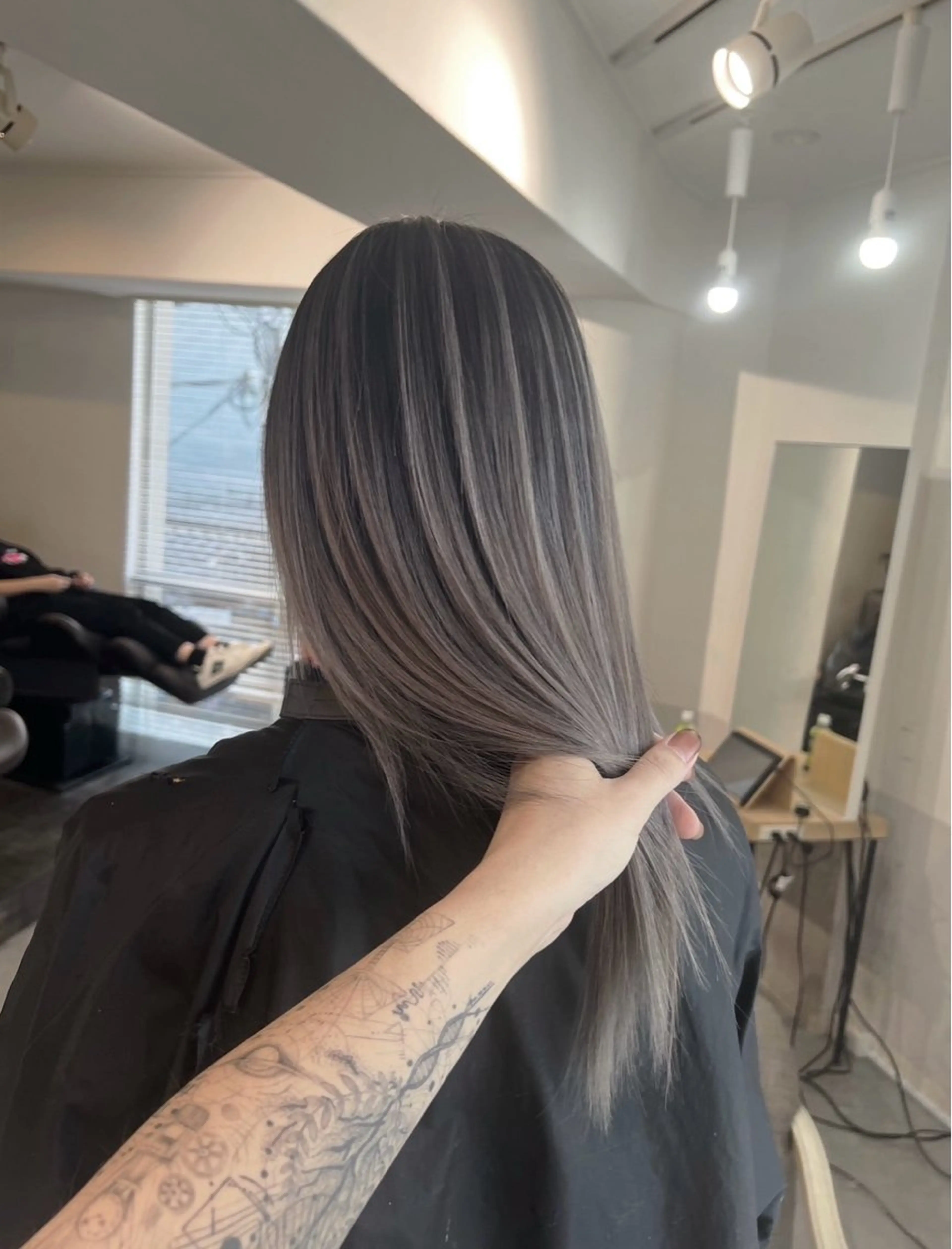 セミロング カラー バレイヤージュ グレージュ レイヤーカット ヘアカラー トリートメント ROBIN所属・指名数No.1 /NAOYAのヘアスタイル