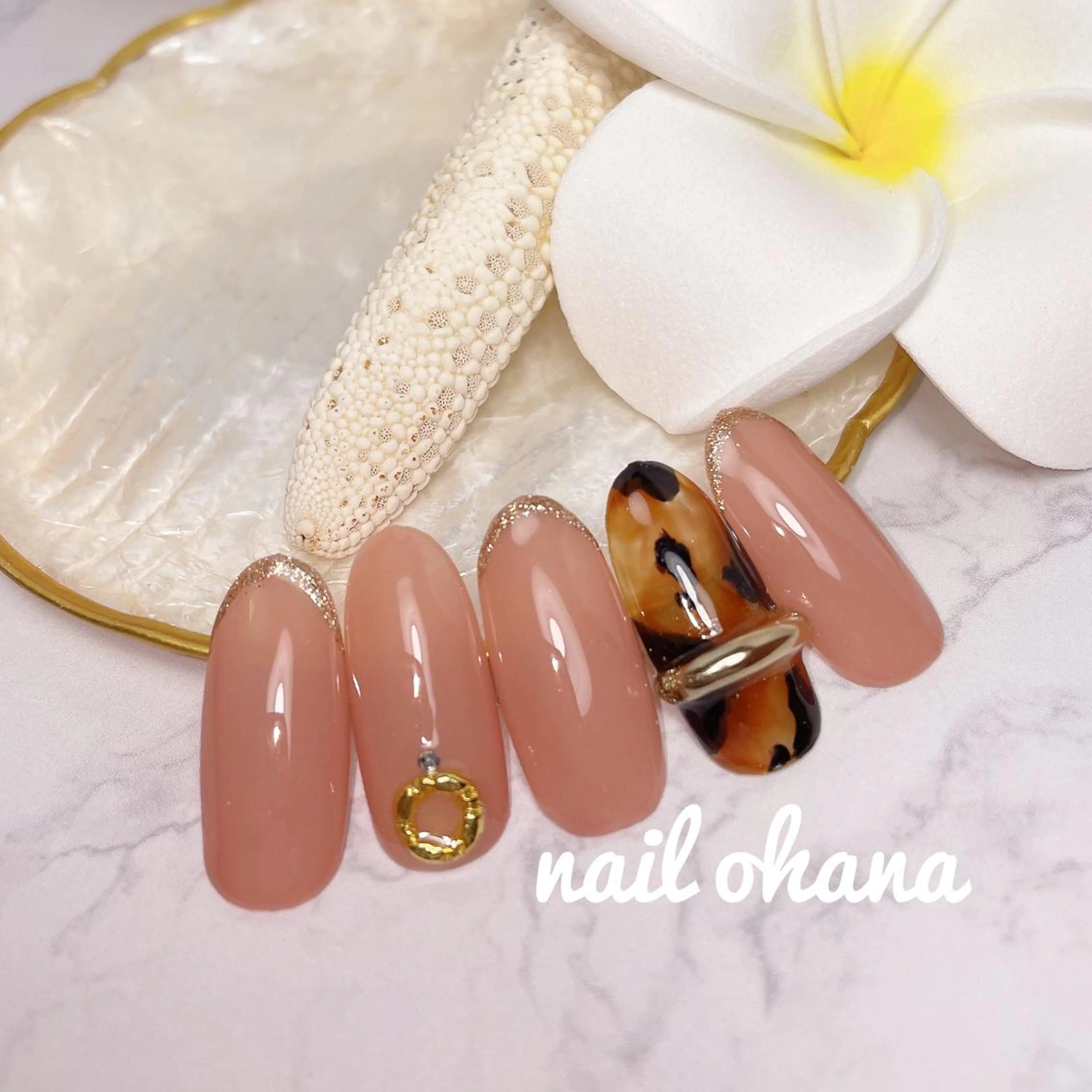 ネイル アートネイル べっ甲ネイル ジェルネイル ミラーネイル 持ち込み 那覇🏝️台湾人 ネイリストSHIUのネイルデザイン