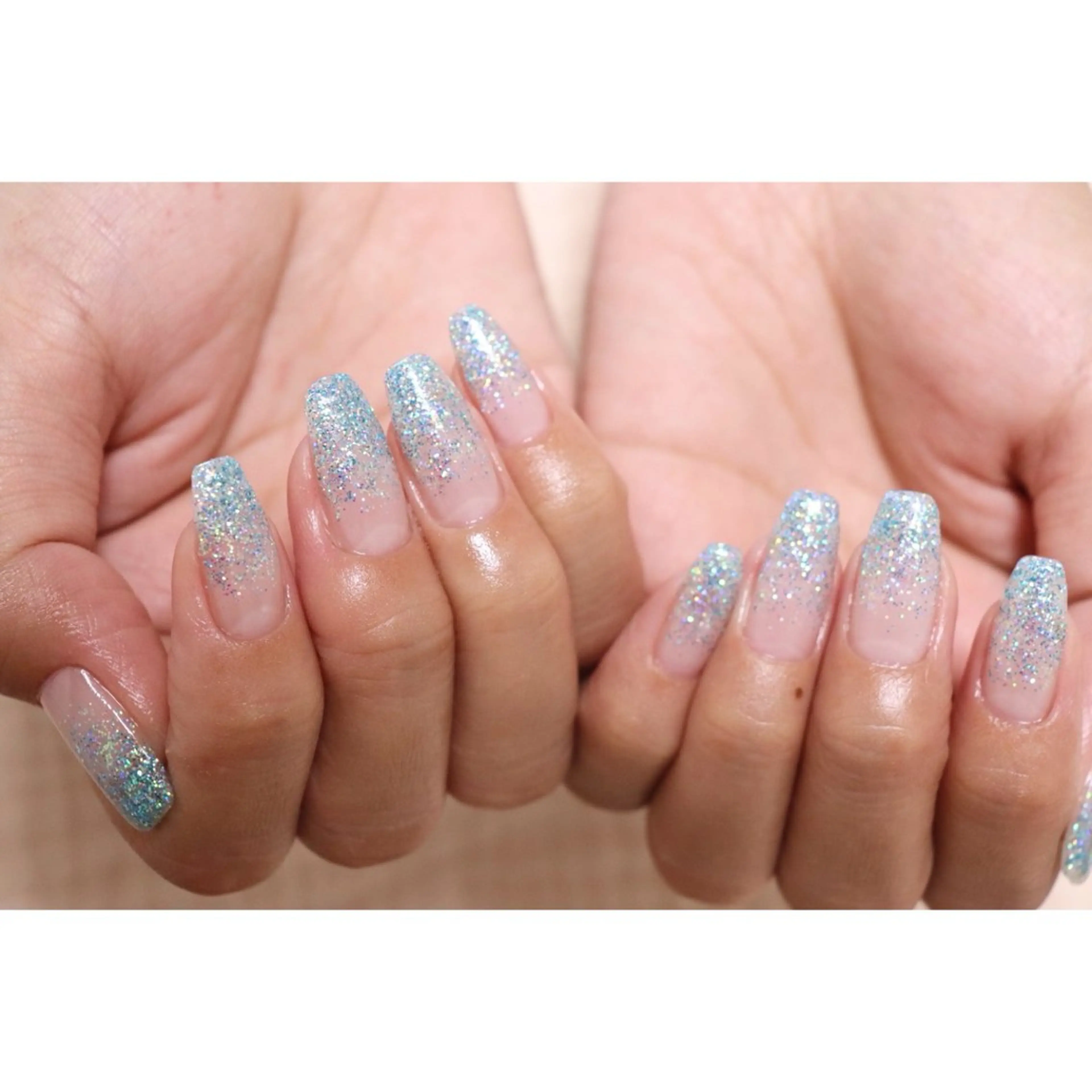 ハンドジェルネイル ラメグラデーションの写真