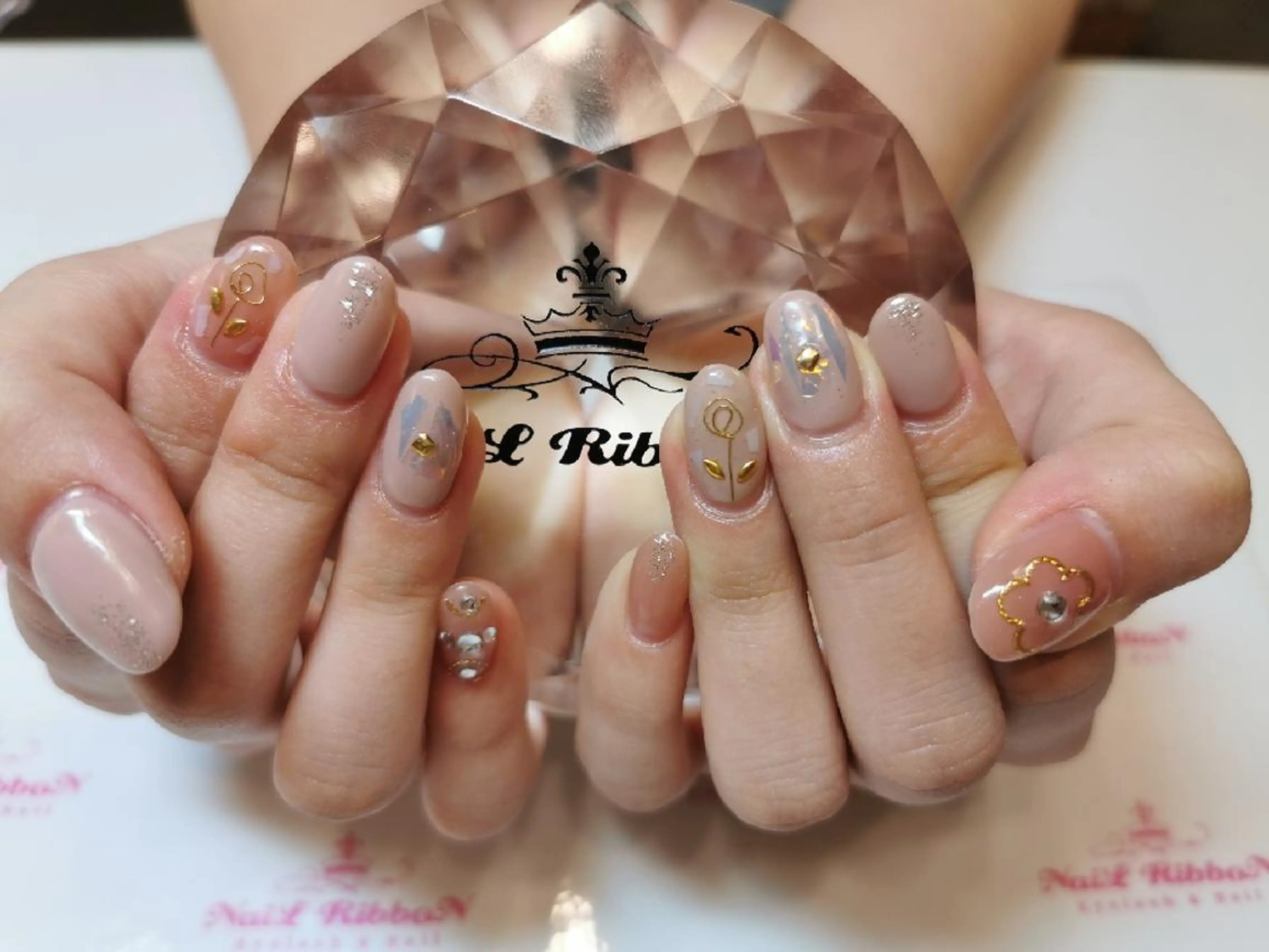 ネイル ネイルリボン 受付スタッフのネイルデザイン