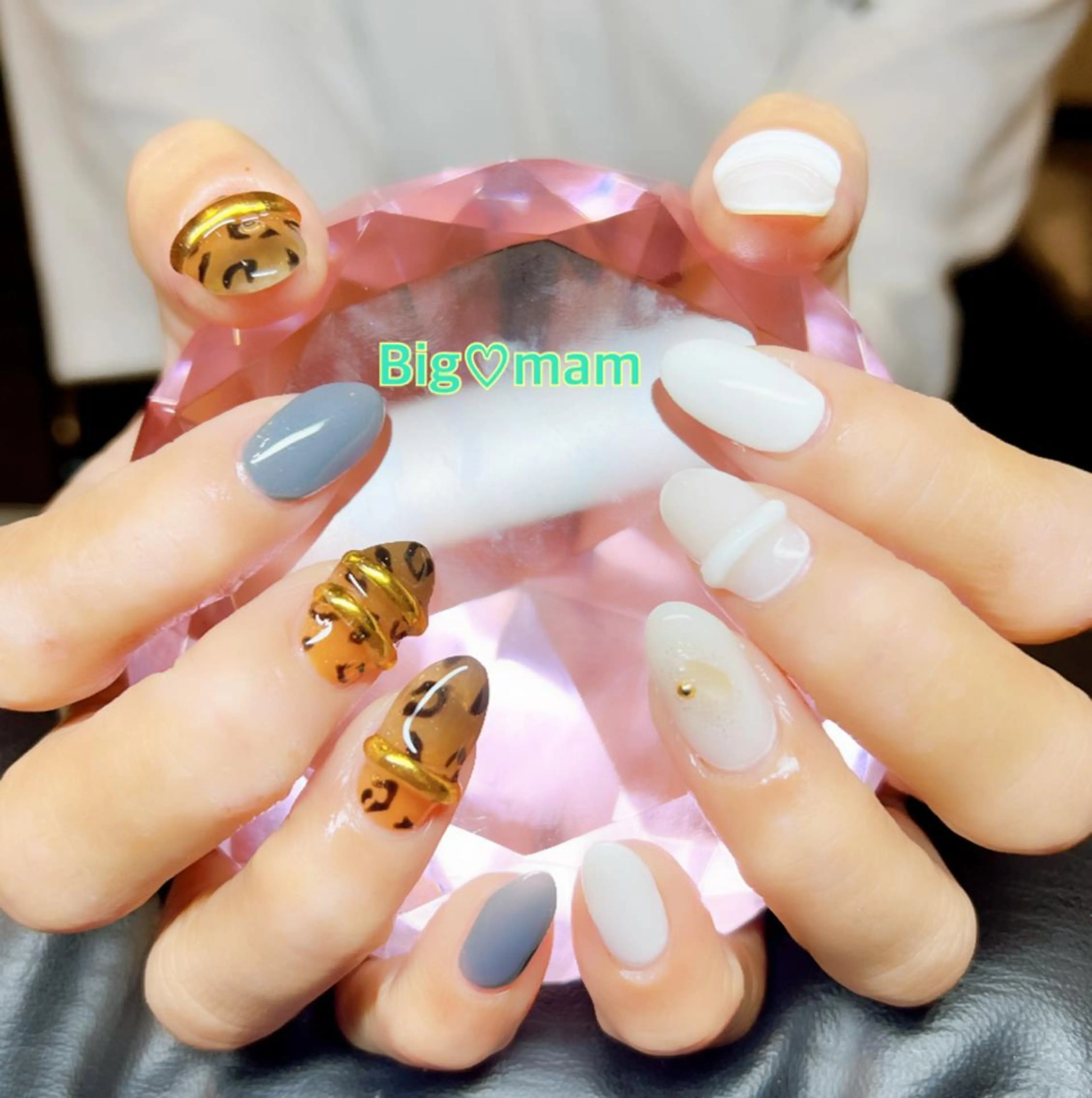 ネイル アニマル柄 ホワイト ハンドネイル Big♡mam所属・Big♡mam （MAMI）のネイルデザイン