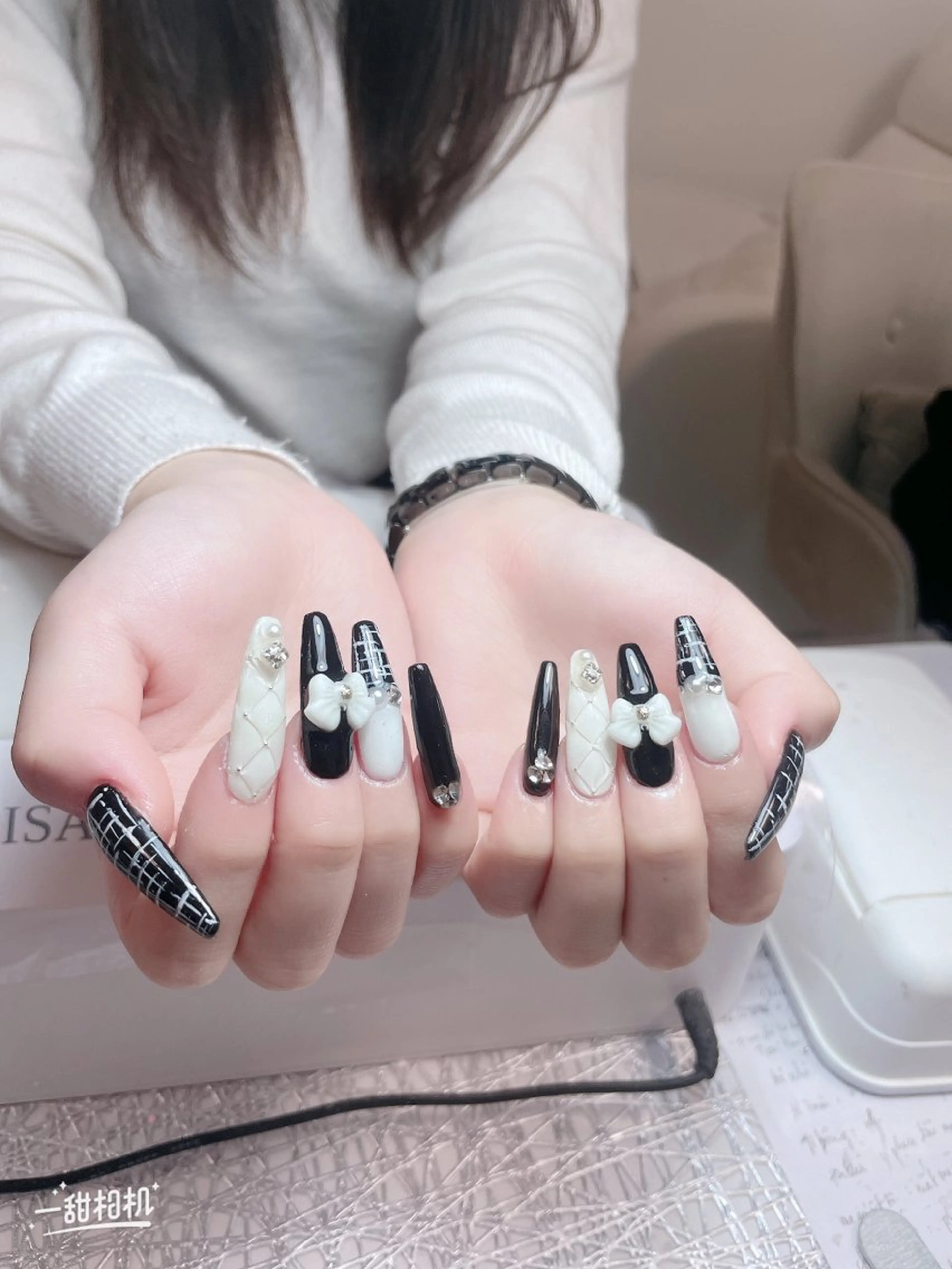 ネイル チークネイル 長さ出し フレンチネイル キラキラネイル ラメ(グリッター) ハンドネイル Vp ネイルのネイルデザイン