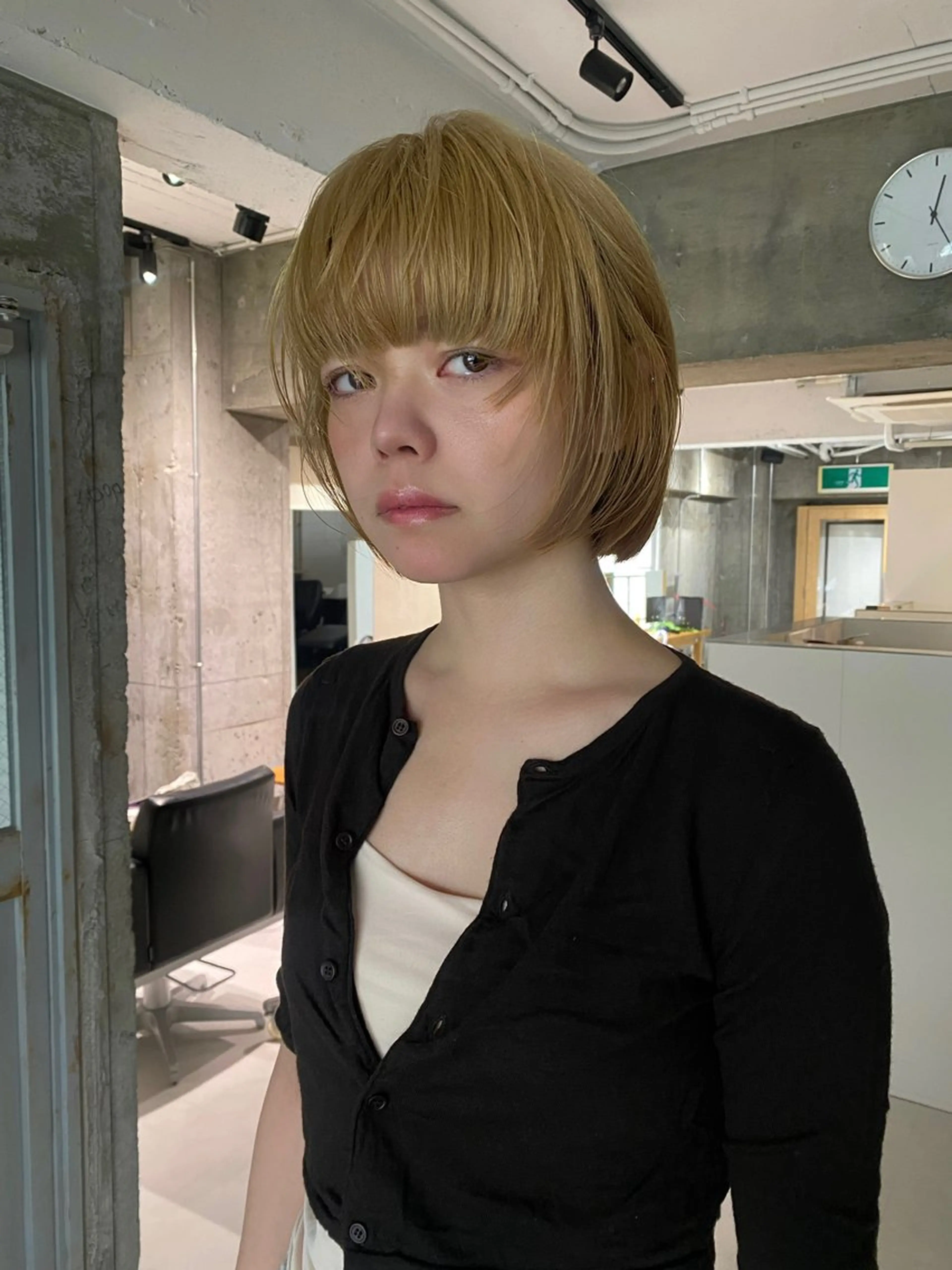 ショート カラー 黒髪 ブリーチ イエローカラー 高発色ブリーチ/ ハイレイヤー🪽aiのヘアスタイル