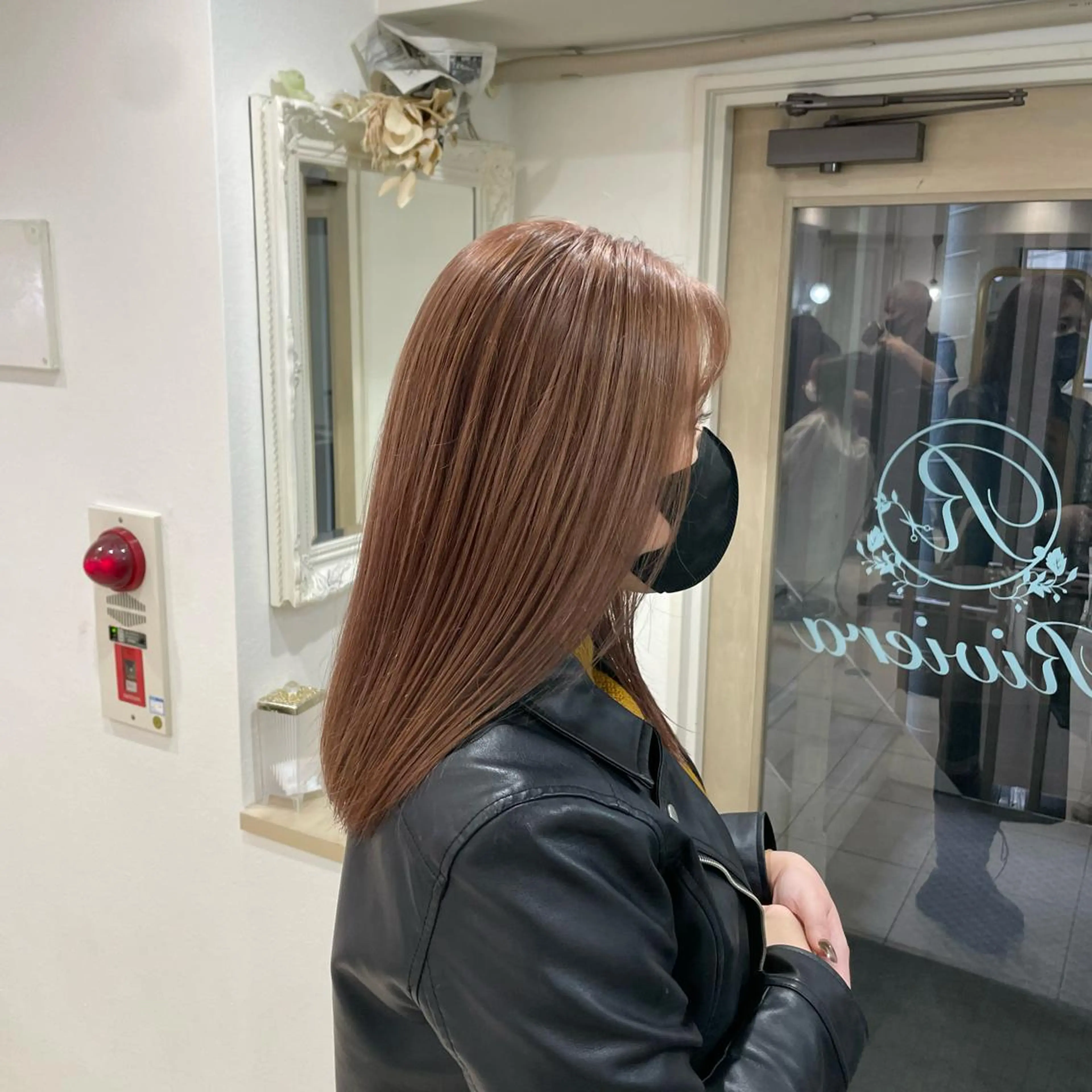 セミロング カラー ブリーチ ブラウンカラー ミルクティーブラウン cinq PROJECT所属・ミルクティーベージュ /三村克彦のヘアスタイル