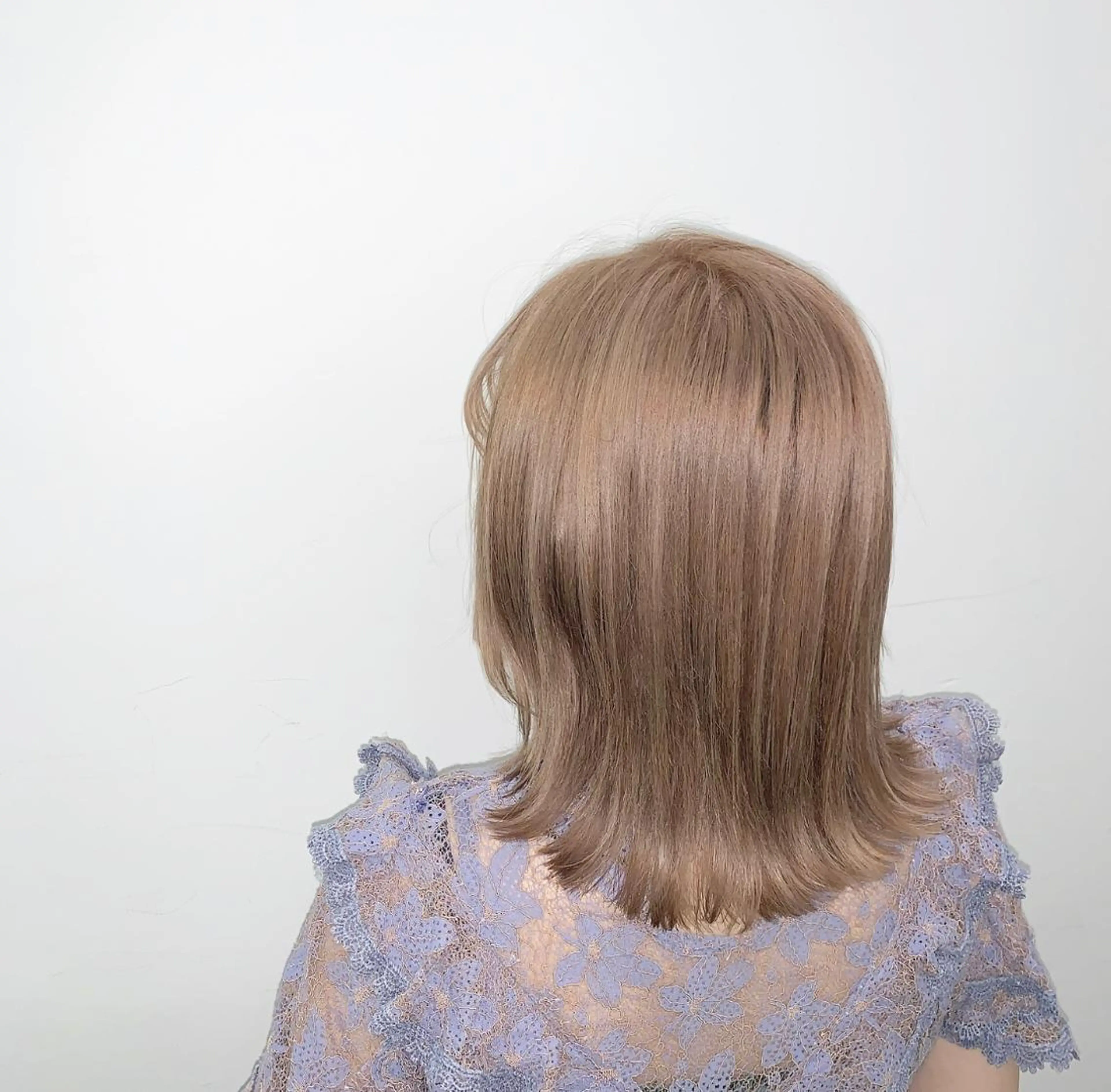 ミディアム カラー ベージュカラー ブリーチ ミルクティーベージュ ブリーチソムリエ認定 梅田茶屋町Eir辻のヘアスタイル